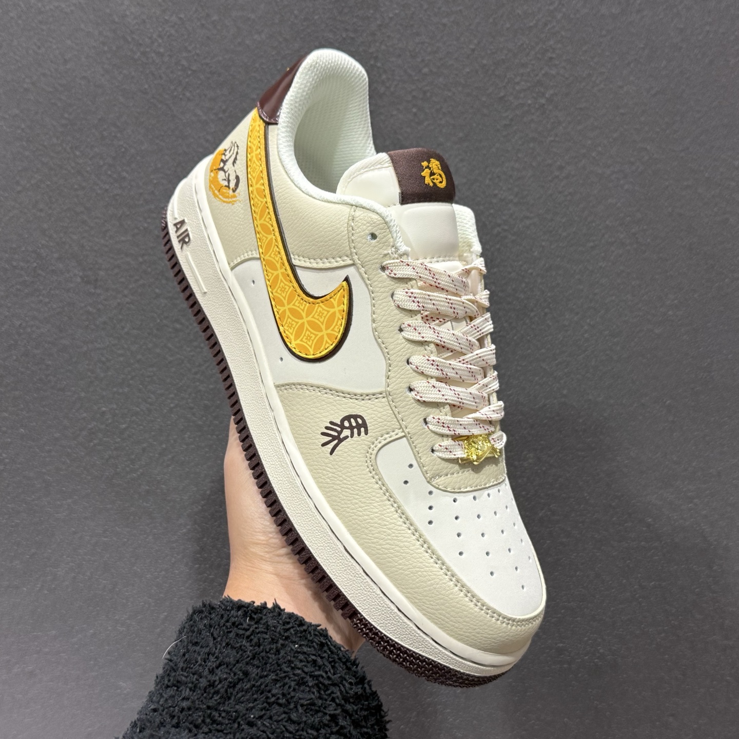 260 Nike Air Force 1'07 Low 马年限定 米杏金纹 空军一号低帮休闲板鞋 NH0601-504-Chinese UA Cheap High Quatity Brand Clothes Bags handbags Sneakers wholesale wholesaler seller from China Factory suppliers Fashion Clothing Shoes best Quality Beautiful Price 260 Nike Air Force 1'07 Low 马年限定 米杏金纹 空军一号低帮休闲板鞋 NH0601-504