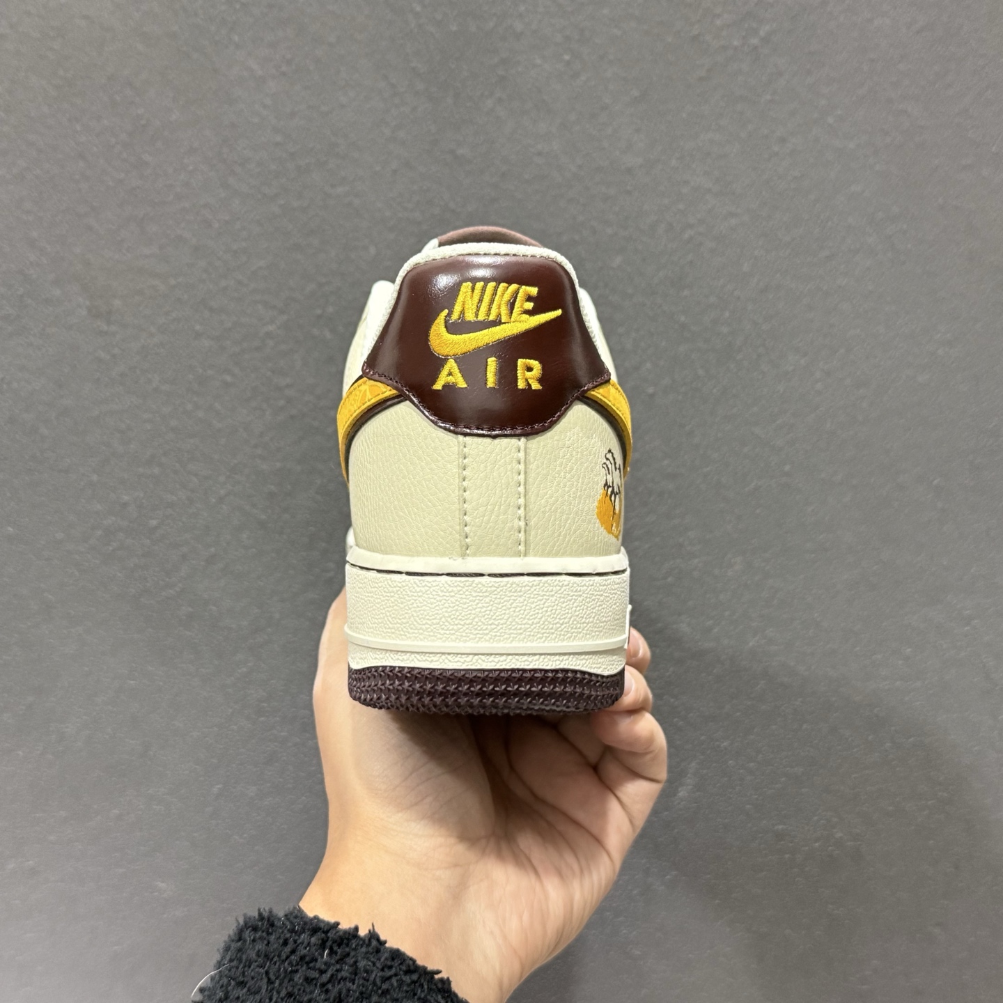 260 Nike Air Force 1'07 Low 马年限定 米杏金纹 空军一号低帮休闲板鞋 NH0601-504-Chinese UA Cheap High Quatity Brand Clothes Bags handbags Sneakers wholesale wholesaler seller from China Factory suppliers Fashion Clothing Shoes best Quality Beautiful Price 260 Nike Air Force 1'07 Low 马年限定 米杏金纹 空军一号低帮休闲板鞋 NH0601-504