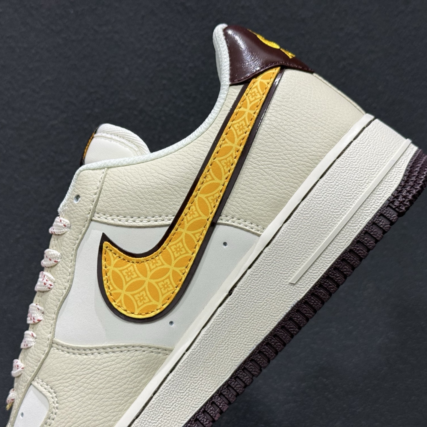 260 Nike Air Force 1'07 Low 马年限定 米杏金纹 空军一号低帮休闲板鞋 NH0601-504-Chinese UA Cheap High Quatity Brand Clothes Bags handbags Sneakers wholesale wholesaler seller from China Factory suppliers Fashion Clothing Shoes best Quality Beautiful Price 260 Nike Air Force 1'07 Low 马年限定 米杏金纹 空军一号低帮休闲板鞋 NH0601-504