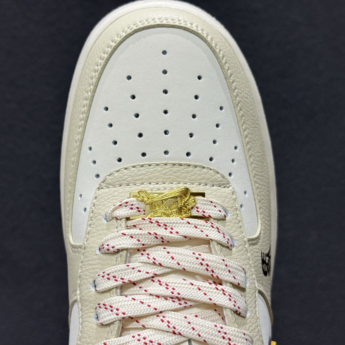 260 Nike Air Force 1'07 Low 马年限定 米杏金纹 空军一号低帮休闲板鞋 NH0601-504-Chinese UA Cheap High Quatity Brand Clothes Bags handbags Sneakers wholesale wholesaler seller from China Factory suppliers Fashion Clothing Shoes best Quality Beautiful Price 260 Nike Air Force 1'07 Low 马年限定 米杏金纹 空军一号低帮休闲板鞋 NH0601-504