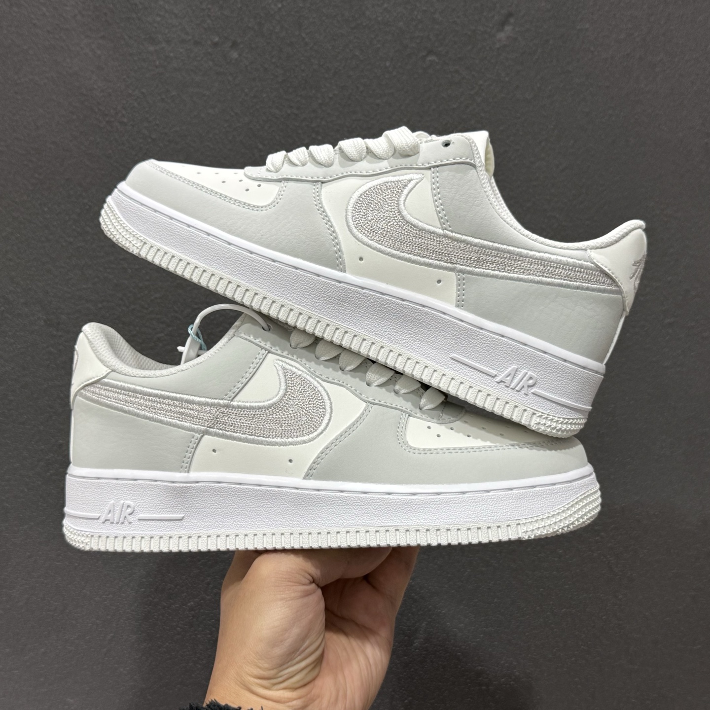 220 WMNS AIR FORCE 1 'O7 LV8 空军一号低帮休闲板鞋 IB6842-100