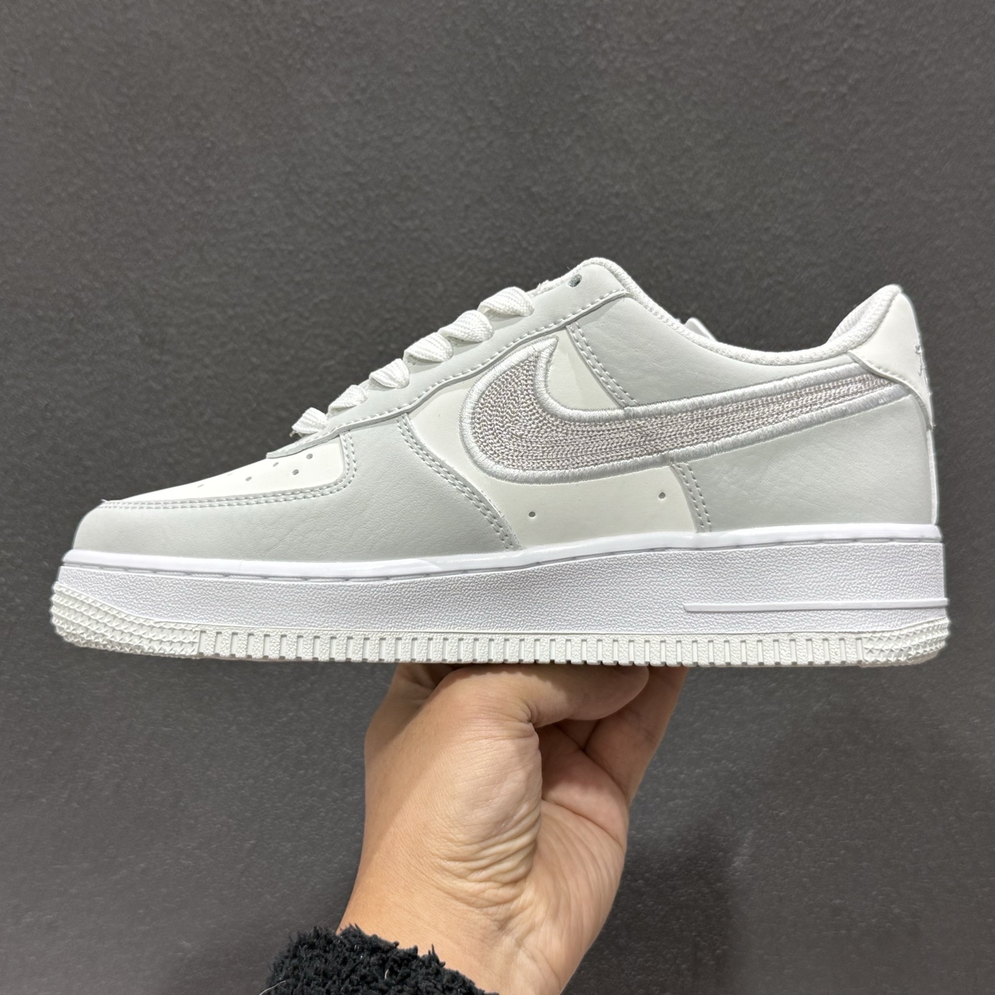 220 WMNS AIR FORCE 1 'O7 LV8 空军一号低帮休闲板鞋 IB6842-100