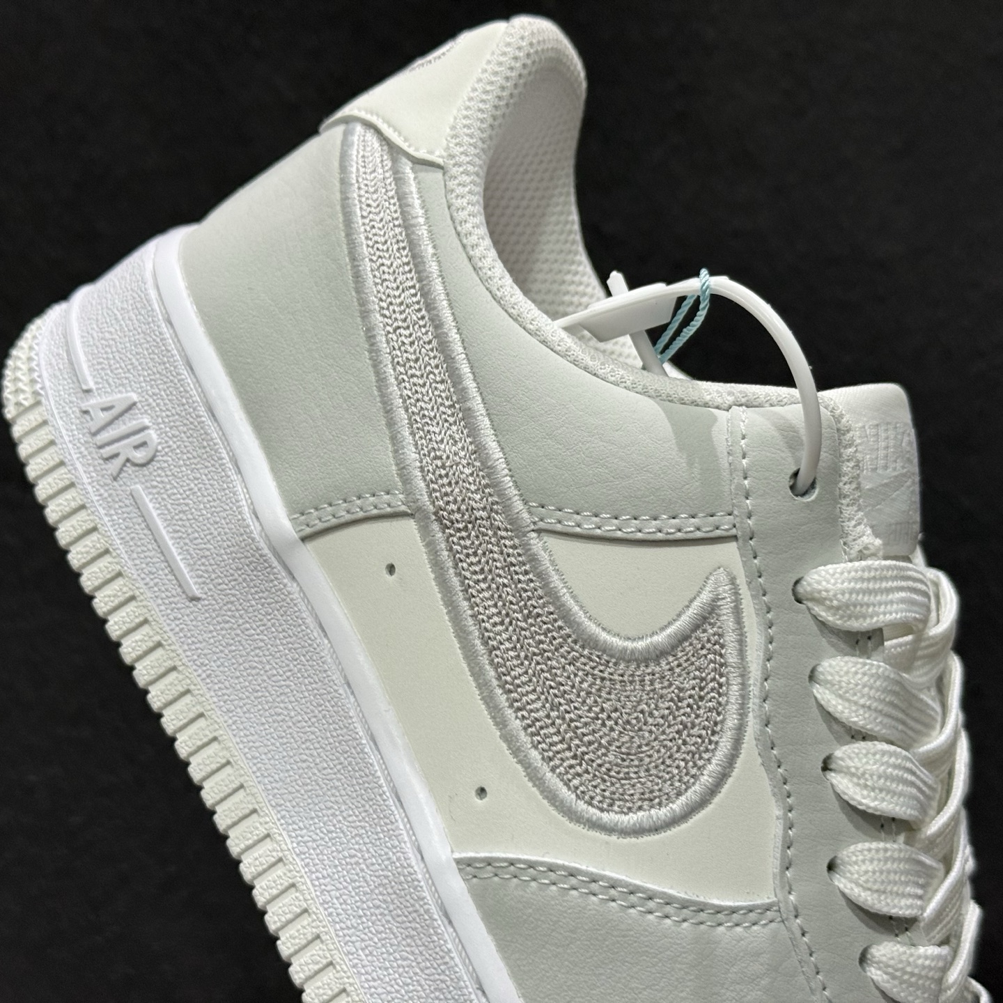 220 WMNS AIR FORCE 1 'O7 LV8 空军一号低帮休闲板鞋 IB6842-100