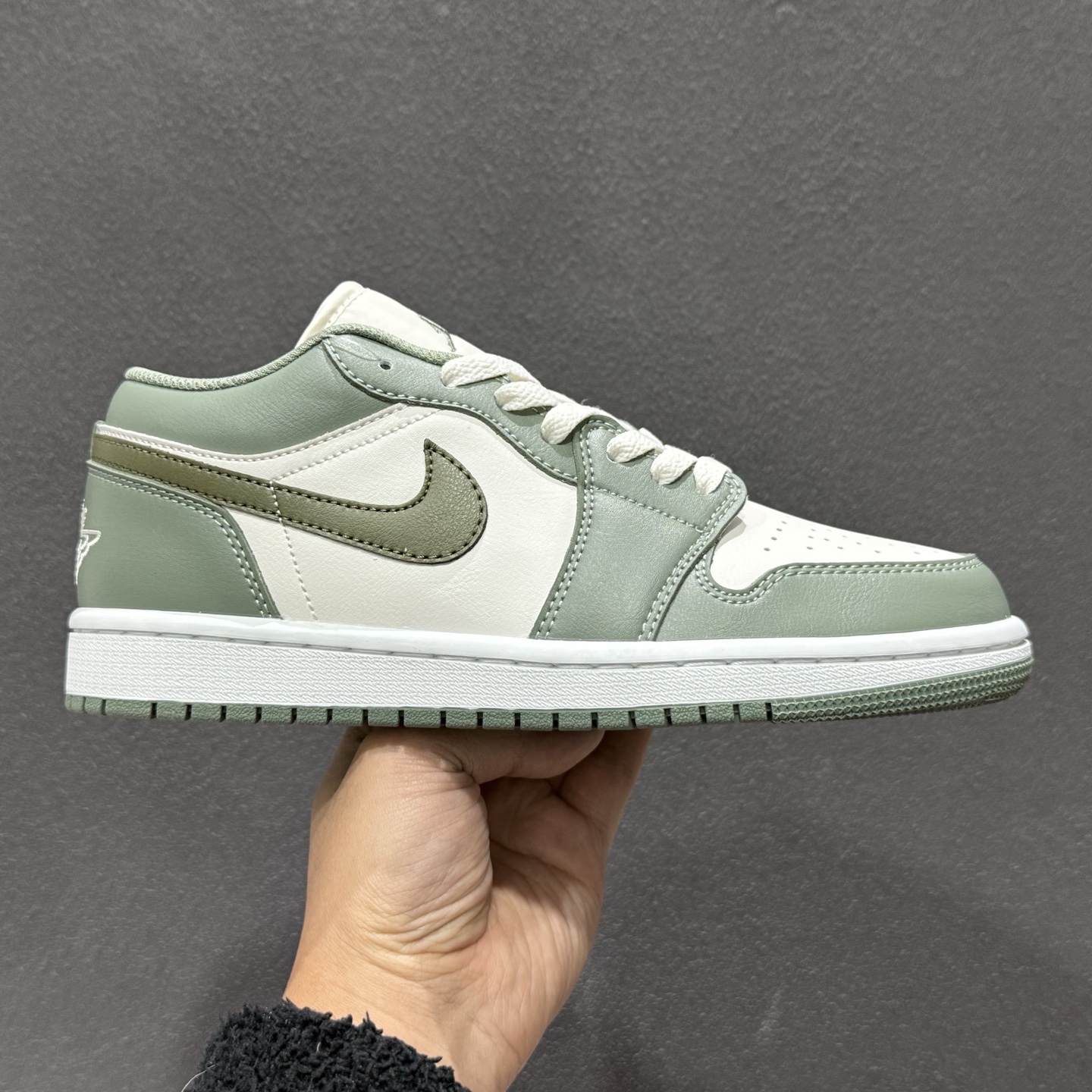220 Jordan Air Jordan 1 low 舒适贴合 经典百搭 低帮 复古篮球鞋 男款 绿白 553558-300-Chinese UA Cheap High Quatity Brand Clothes Bags handbags Sneakers wholesale wholesaler seller from China Factory suppliers Fashion Clothing Shoes best Quality Beautiful Price 220 Jordan Air Jordan 1 low 舒适贴合 经典百搭 低帮 复古篮球鞋 男款 绿白 553558-300