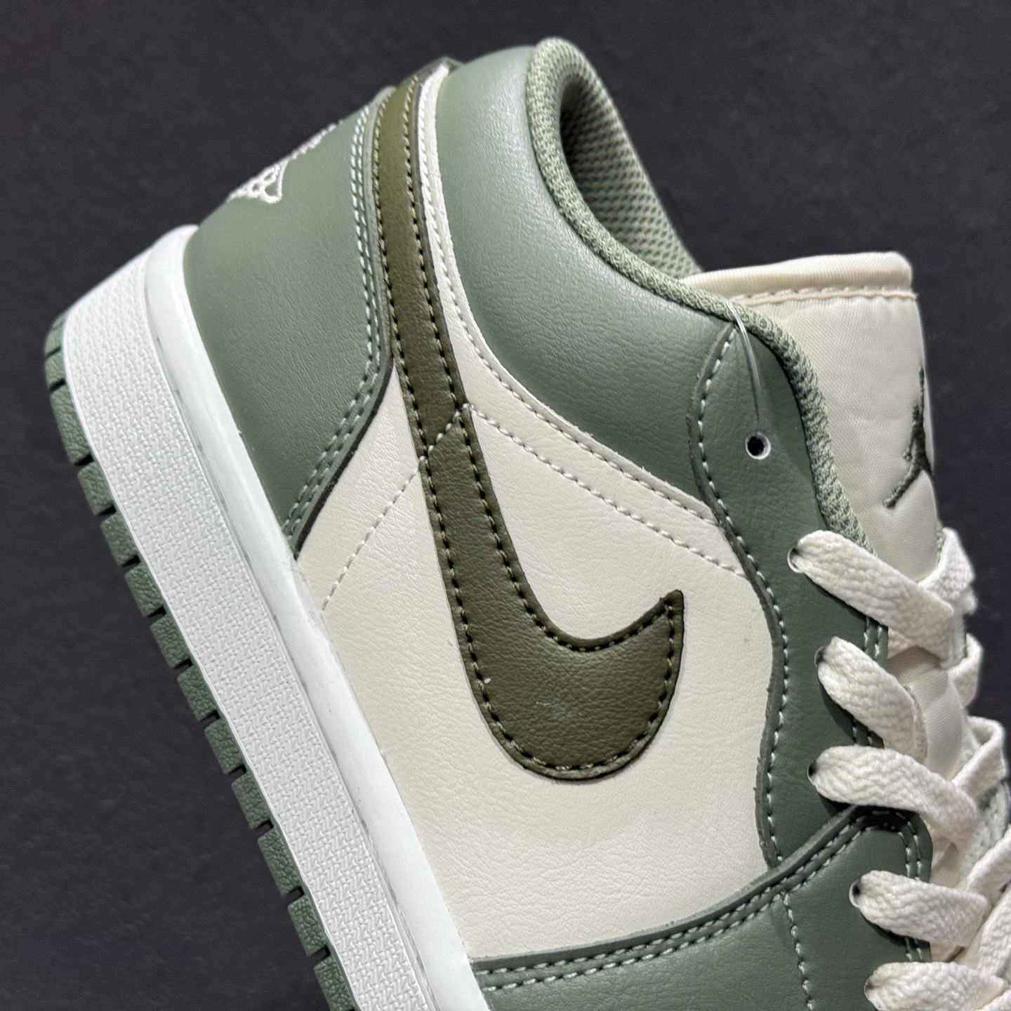 220 Jordan Air Jordan 1 low 舒适贴合 经典百搭 低帮 复古篮球鞋 男款 绿白 553558-300-Chinese UA Cheap High Quatity Brand Clothes Bags handbags Sneakers wholesale wholesaler seller from China Factory suppliers Fashion Clothing Shoes best Quality Beautiful Price 220 Jordan Air Jordan 1 low 舒适贴合 经典百搭 低帮 复古篮球鞋 男款 绿白 553558-300