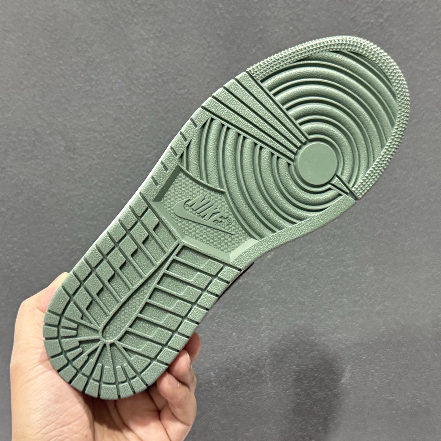 220 Jordan Air Jordan 1 low 舒适贴合 经典百搭 低帮 复古篮球鞋 男款 绿白 553558-300-Chinese UA Cheap High Quatity Brand Clothes Bags handbags Sneakers wholesale wholesaler seller from China Factory suppliers Fashion Clothing Shoes best Quality Beautiful Price 220 Jordan Air Jordan 1 low 舒适贴合 经典百搭 低帮 复古篮球鞋 男款 绿白 553558-300
