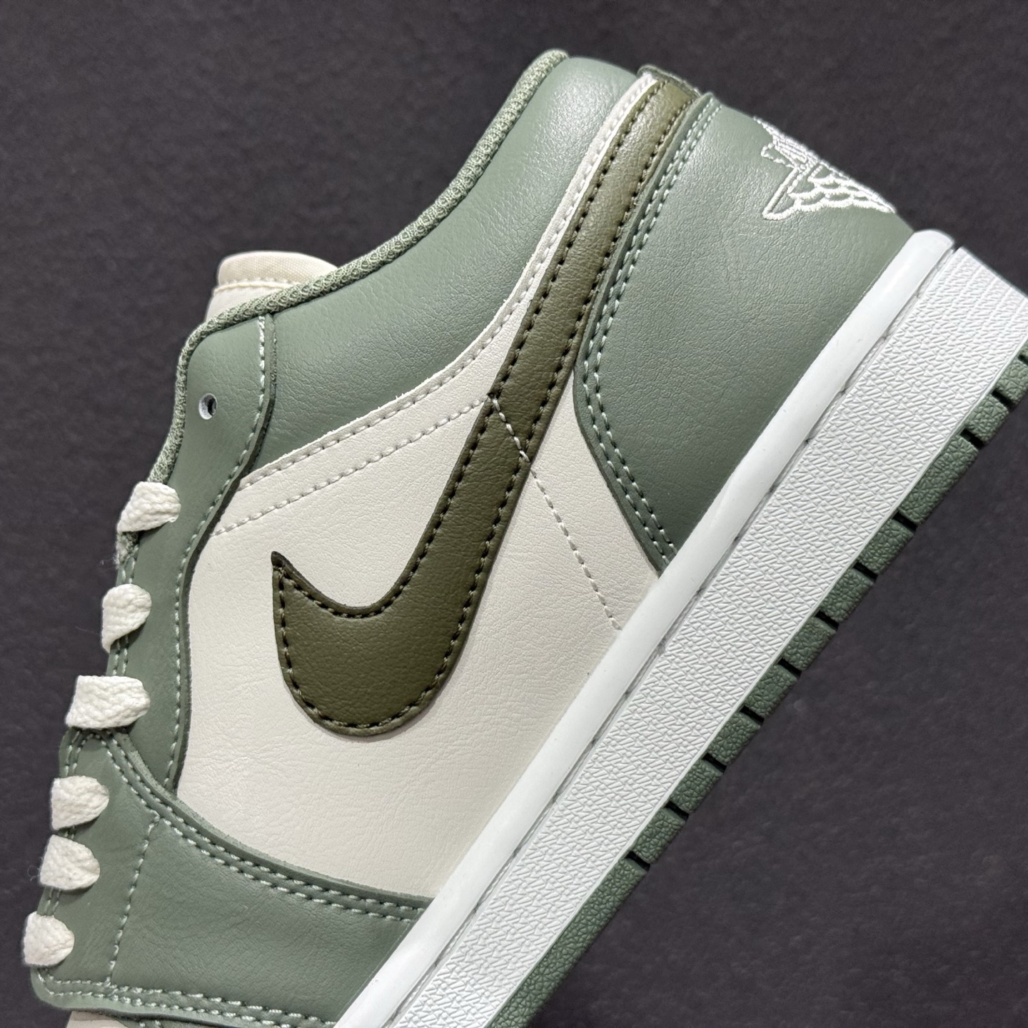 220 Jordan Air Jordan 1 low 舒适贴合 经典百搭 低帮 复古篮球鞋 男款 绿白 553558-300-Chinese UA Cheap High Quatity Brand Clothes Bags handbags Sneakers wholesale wholesaler seller from China Factory suppliers Fashion Clothing Shoes best Quality Beautiful Price 220 Jordan Air Jordan 1 low 舒适贴合 经典百搭 低帮 复古篮球鞋 男款 绿白 553558-300