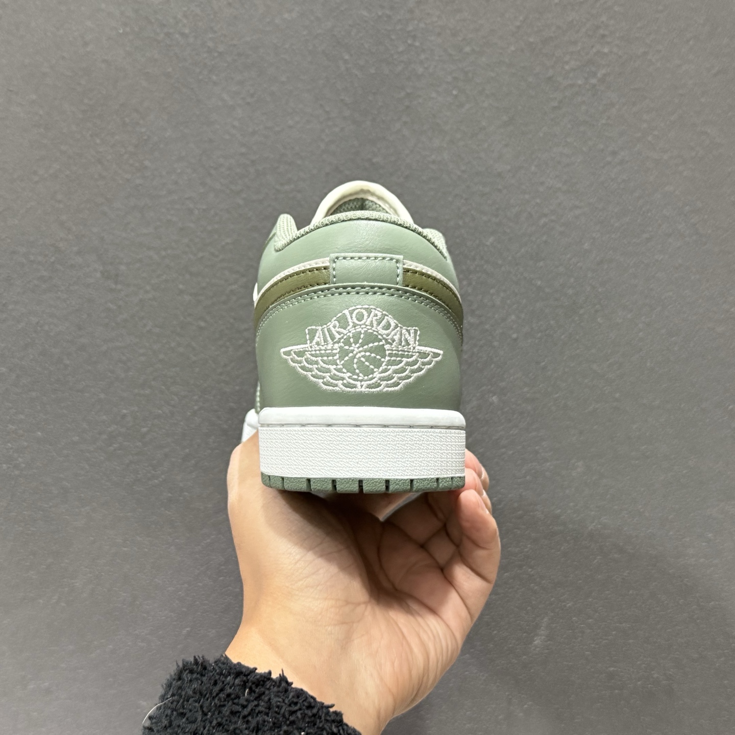 220 Jordan Air Jordan 1 low 舒适贴合 经典百搭 低帮 复古篮球鞋 男款 绿白 553558-300-Chinese UA Cheap High Quatity Brand Clothes Bags handbags Sneakers wholesale wholesaler seller from China Factory suppliers Fashion Clothing Shoes best Quality Beautiful Price 220 Jordan Air Jordan 1 low 舒适贴合 经典百搭 低帮 复古篮球鞋 男款 绿白 553558-300