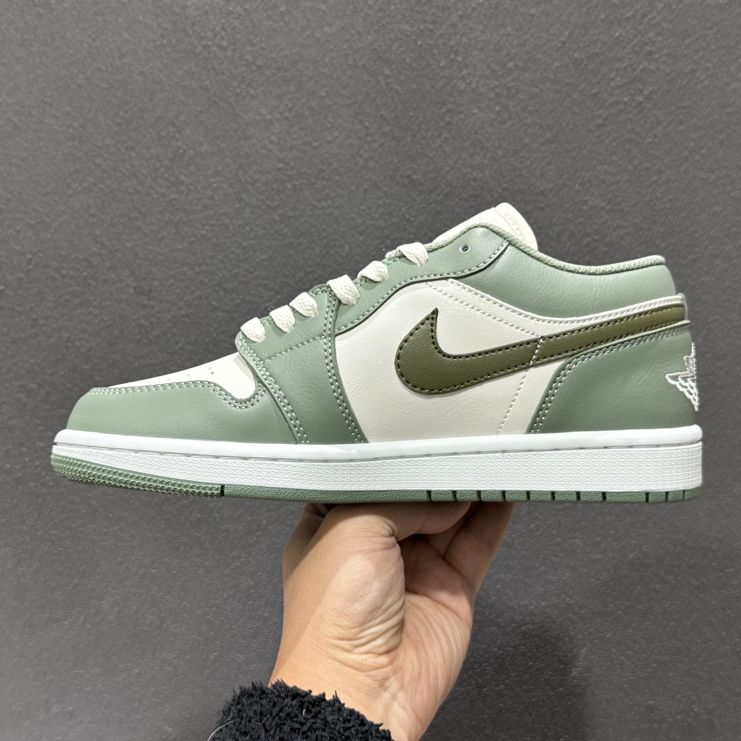 220 Jordan Air Jordan 1 low 舒适贴合 经典百搭 低帮 复古篮球鞋 男款 绿白 553558-300-Chinese UA Cheap High Quatity Brand Clothes Bags handbags Sneakers wholesale wholesaler seller from China Factory suppliers Fashion Clothing Shoes best Quality Beautiful Price 220 Jordan Air Jordan 1 low 舒适贴合 经典百搭 低帮 复古篮球鞋 男款 绿白 553558-300