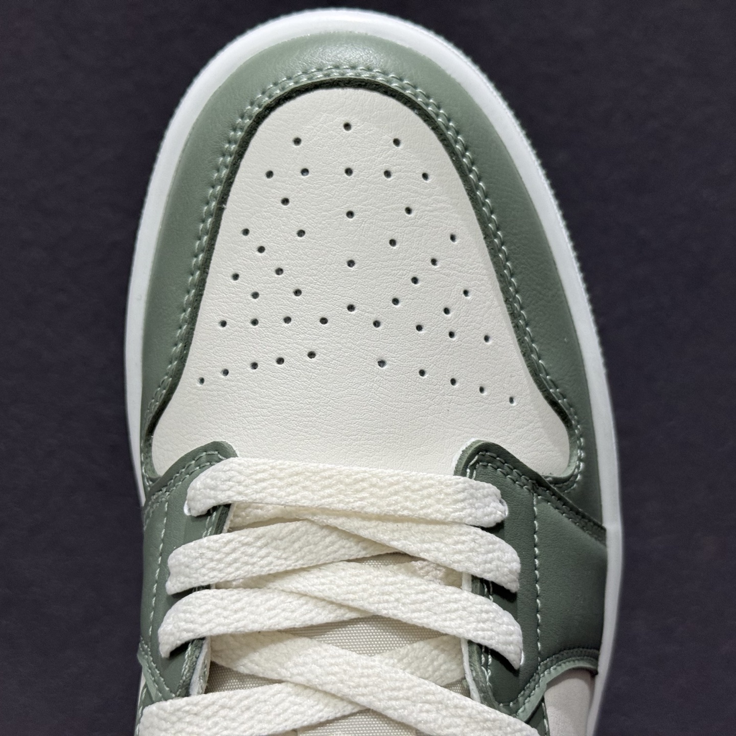 220 Jordan Air Jordan 1 low 舒适贴合 经典百搭 低帮 复古篮球鞋 男款 绿白 553558-300-Chinese UA Cheap High Quatity Brand Clothes Bags handbags Sneakers wholesale wholesaler seller from China Factory suppliers Fashion Clothing Shoes best Quality Beautiful Price 220 Jordan Air Jordan 1 low 舒适贴合 经典百搭 低帮 复古篮球鞋 男款 绿白 553558-300