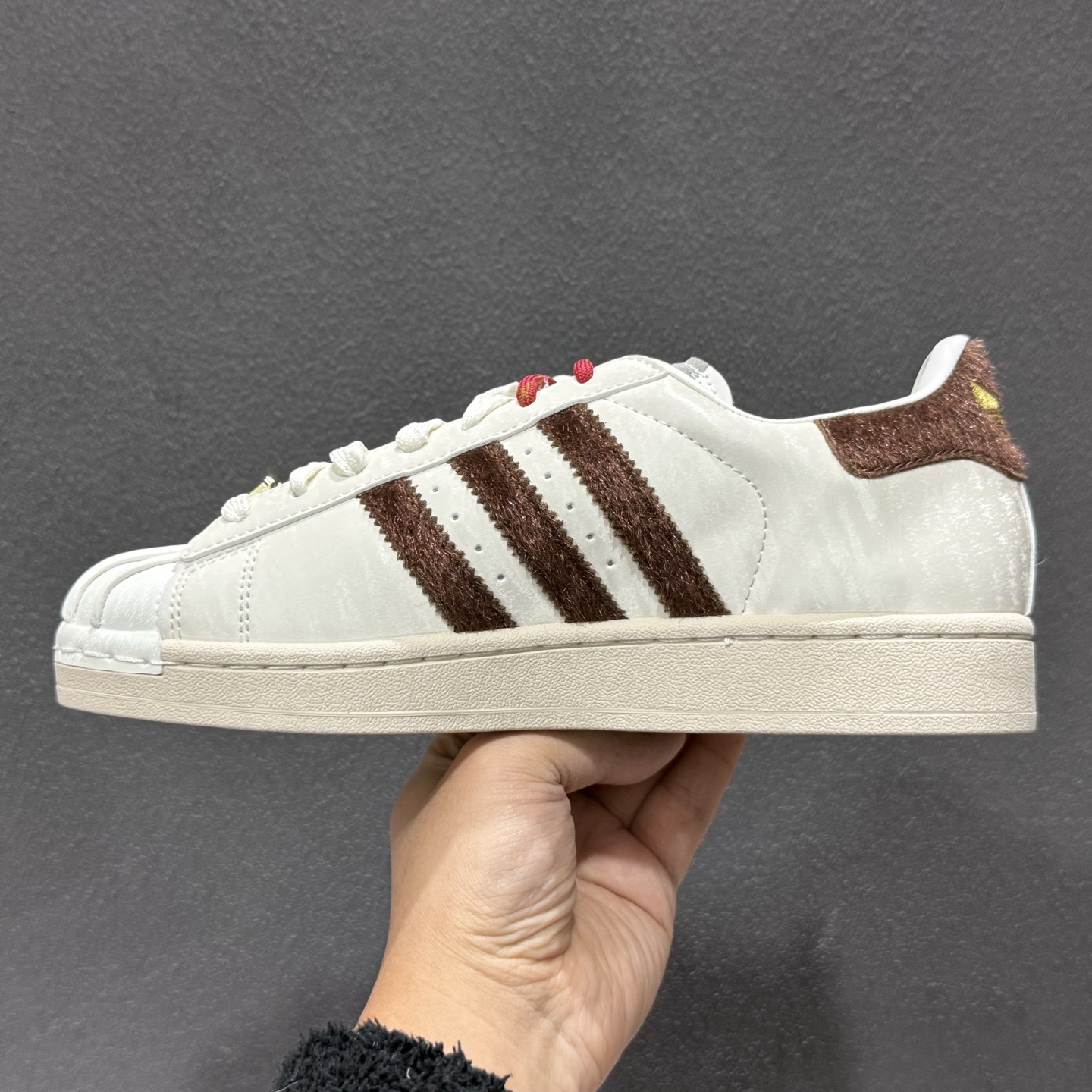 200 平台订单 adidas originals Superstar 2 CNY新年款 马年限定 白色 KJ6293-111-Chinese UA Cheap High Quatity Brand Clothes Bags handbags Sneakers wholesale wholesaler seller from China Factory suppliers Fashion Clothing Shoes best Quality Beautiful Price 200 平台订单 adidas originals Superstar 2 CNY新年款 马年限定 白色 KJ6293-111