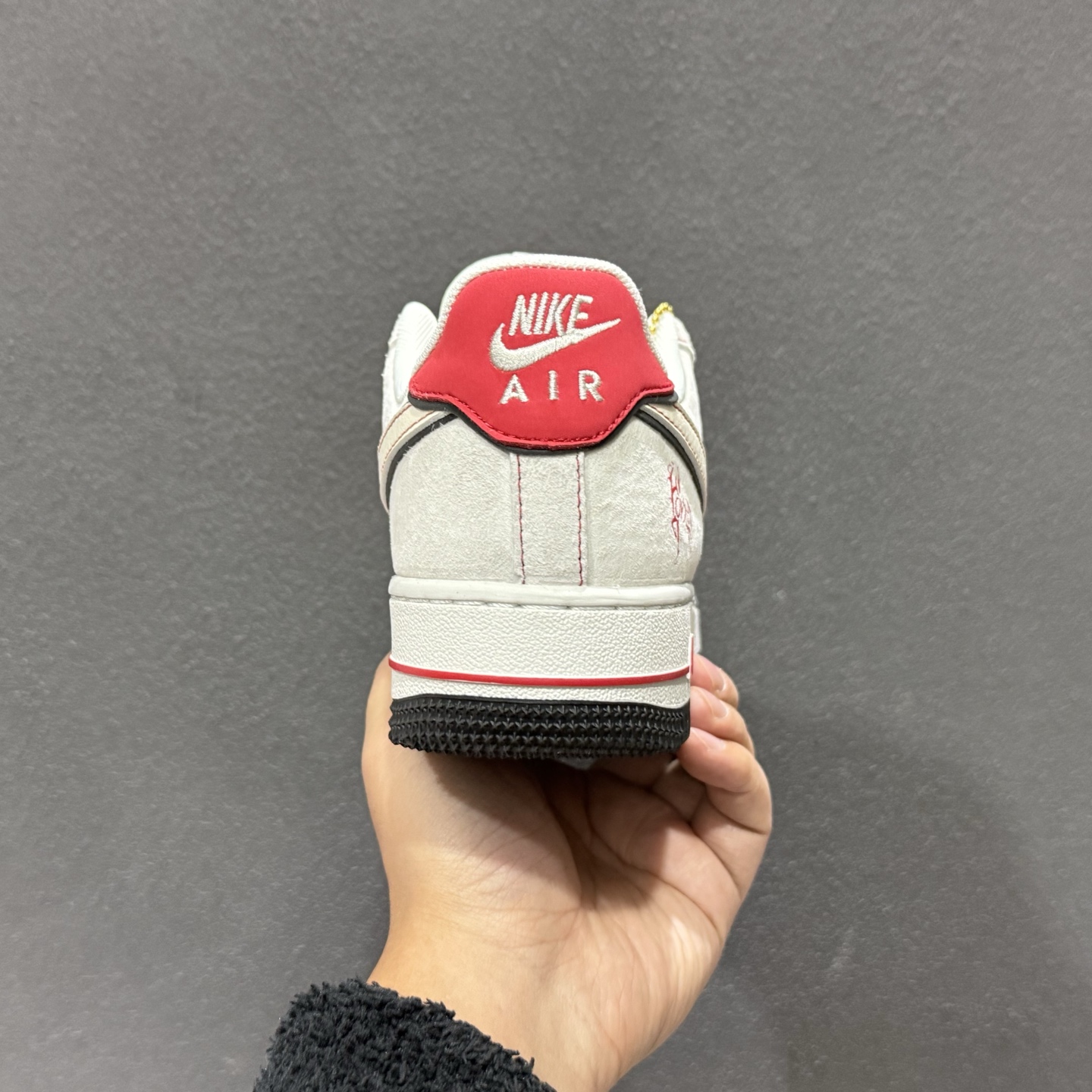 260 Nike Air Force 1'07 Low 红白老花拼接 空军一号低帮休闲板鞋 JP2026-131-Chinese UA Cheap High Quatity Brand Clothes Bags handbags Sneakers wholesale wholesaler seller from China Factory suppliers Fashion Clothing Shoes best Quality Beautiful Price 260 Nike Air Force 1'07 Low 红白老花拼接 空军一号低帮休闲板鞋 JP2026-131