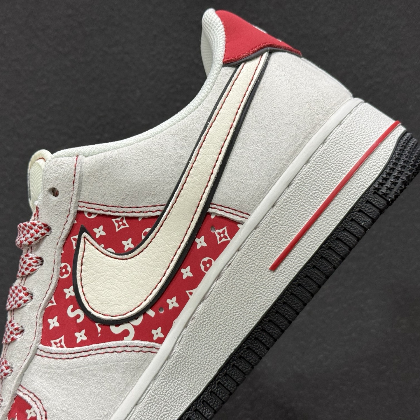 260 Nike Air Force 1'07 Low 红白老花拼接 空军一号低帮休闲板鞋 JP2026-131-Chinese UA Cheap High Quatity Brand Clothes Bags handbags Sneakers wholesale wholesaler seller from China Factory suppliers Fashion Clothing Shoes best Quality Beautiful Price 260 Nike Air Force 1'07 Low 红白老花拼接 空军一号低帮休闲板鞋 JP2026-131