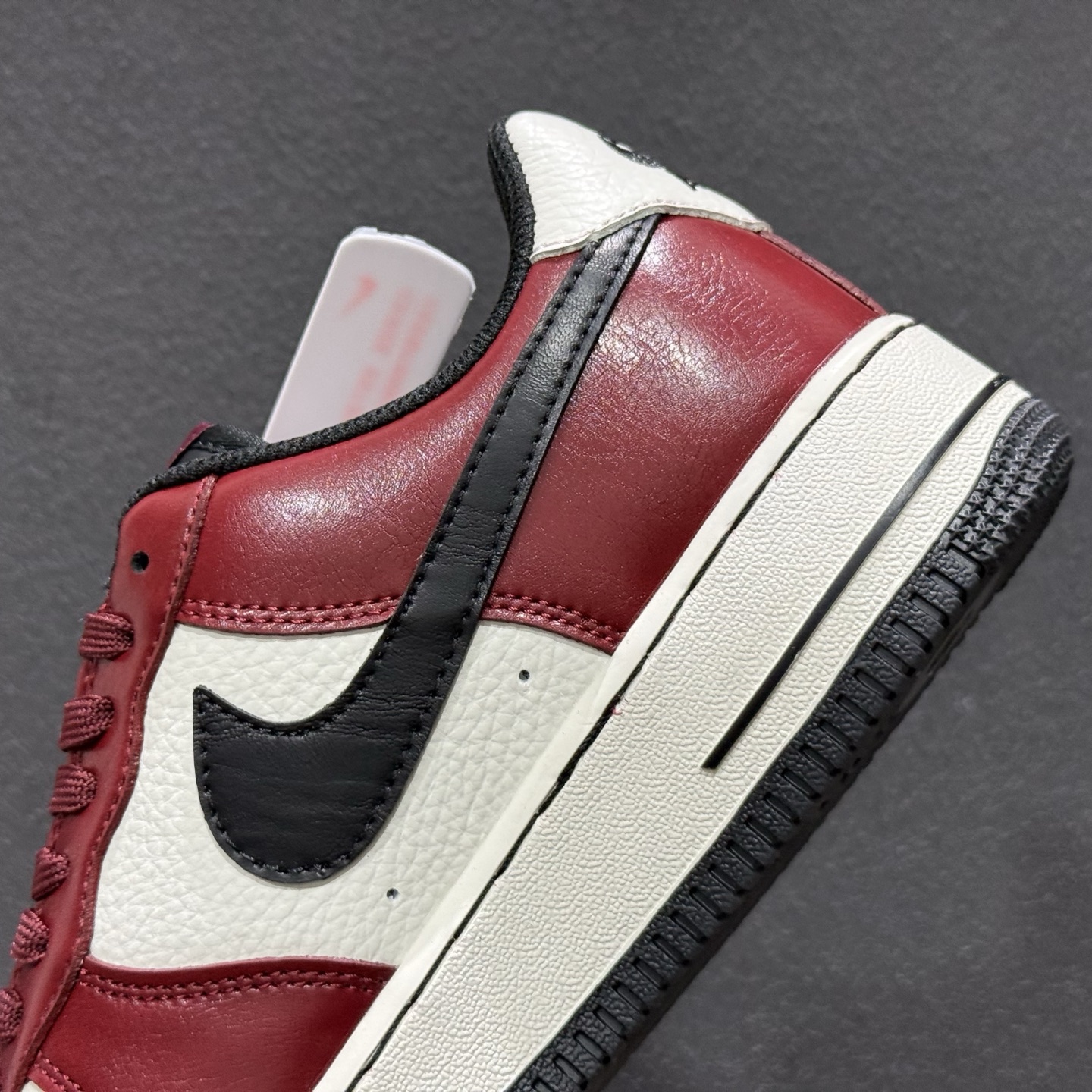 260 Nike Air Force 1'07 Low 马年限定 栆红奶白 空军一号低帮休闲板鞋 HF3148-102-Chinese UA Cheap High Quatity Brand Clothes Bags handbags Sneakers wholesale wholesaler seller from China Factory suppliers Fashion Clothing Shoes best Quality Beautiful Price 260 Nike Air Force 1'07 Low 马年限定 栆红奶白 空军一号低帮休闲板鞋 HF3148-102