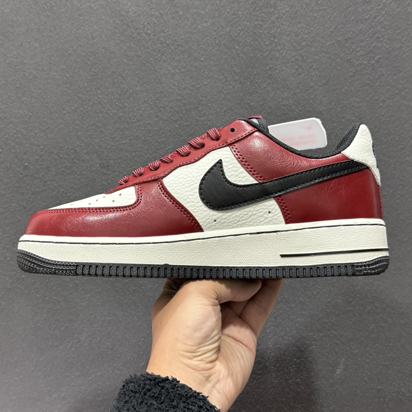 260 Nike Air Force 1'07 Low 马年限定 栆红奶白 空军一号低帮休闲板鞋 HF3148-102-Chinese UA Cheap High Quatity Brand Clothes Bags handbags Sneakers wholesale wholesaler seller from China Factory suppliers Fashion Clothing Shoes best Quality Beautiful Price 260 Nike Air Force 1'07 Low 马年限定 栆红奶白 空军一号低帮休闲板鞋 HF3148-102