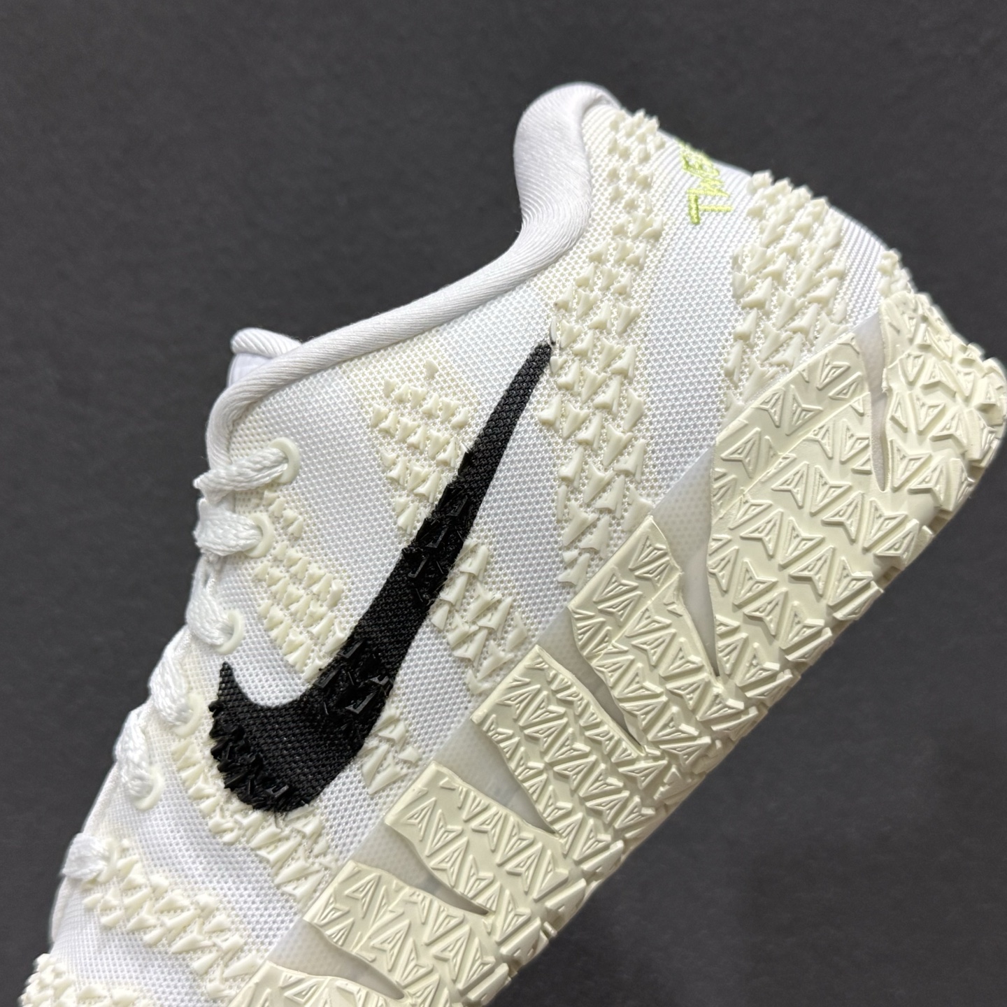 260 莫兰特Ja 3 3代低帮篮球鞋米白-Chinese UA Cheap High Quatity Brand Clothes Bags handbags Sneakers wholesale wholesaler seller from China Factory suppliers Fashion Clothing Shoes best Quality Beautiful Price 260 莫兰特Ja 3 3代低帮篮球鞋米白