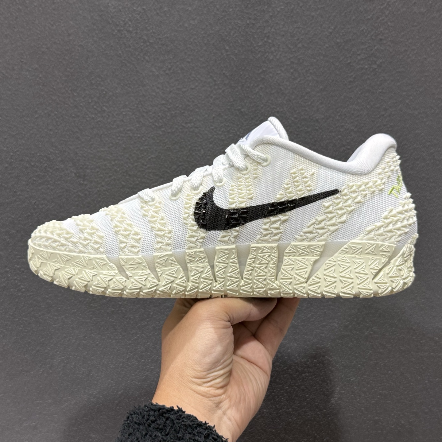 260 莫兰特Ja 3 3代低帮篮球鞋米白-Chinese UA Cheap High Quatity Brand Clothes Bags handbags Sneakers wholesale wholesaler seller from China Factory suppliers Fashion Clothing Shoes best Quality Beautiful Price 260 莫兰特Ja 3 3代低帮篮球鞋米白