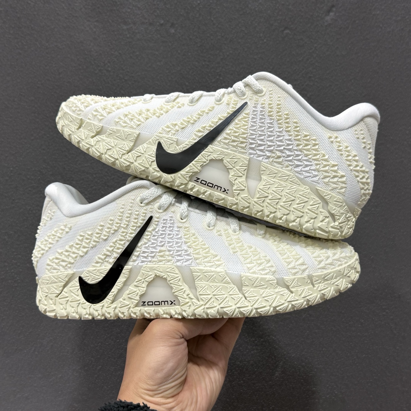 260 莫兰特Ja 3 3代低帮篮球鞋米白-Chinese UA Cheap High Quatity Brand Clothes Bags handbags Sneakers wholesale wholesaler seller from China Factory suppliers Fashion Clothing Shoes best Quality Beautiful Price 260 莫兰特Ja 3 3代低帮篮球鞋米白