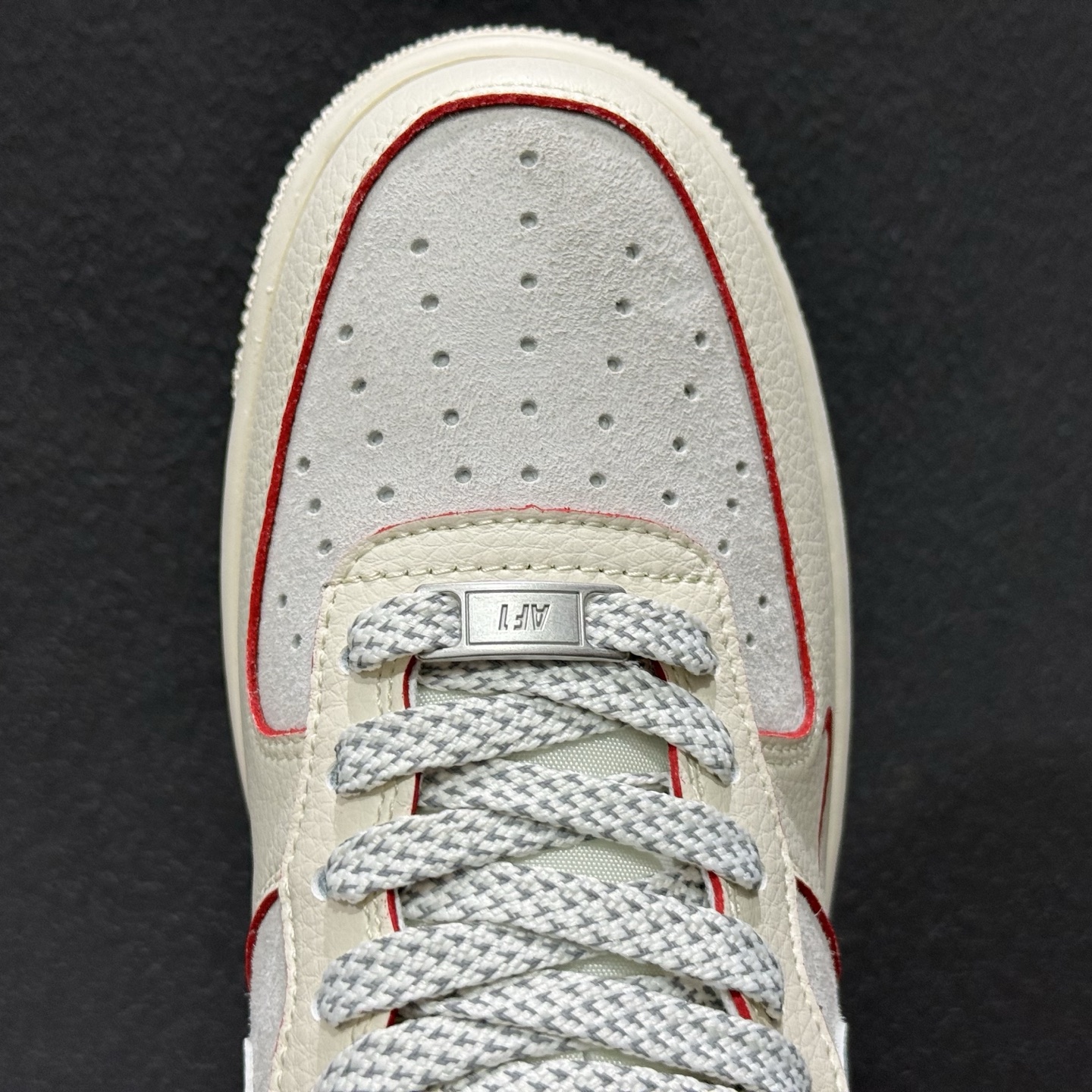 260 Nike Air Force 1 Low x Hermès 联名定制款 以 Nike Air Force 1 Low 经典鞋型 XT6998-107
