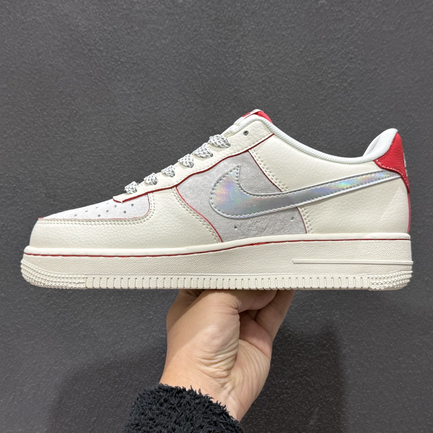 260 Nike Air Force 1 Low x Hermès 联名定制款 以 Nike Air Force 1 Low 经典鞋型 XT6998-107