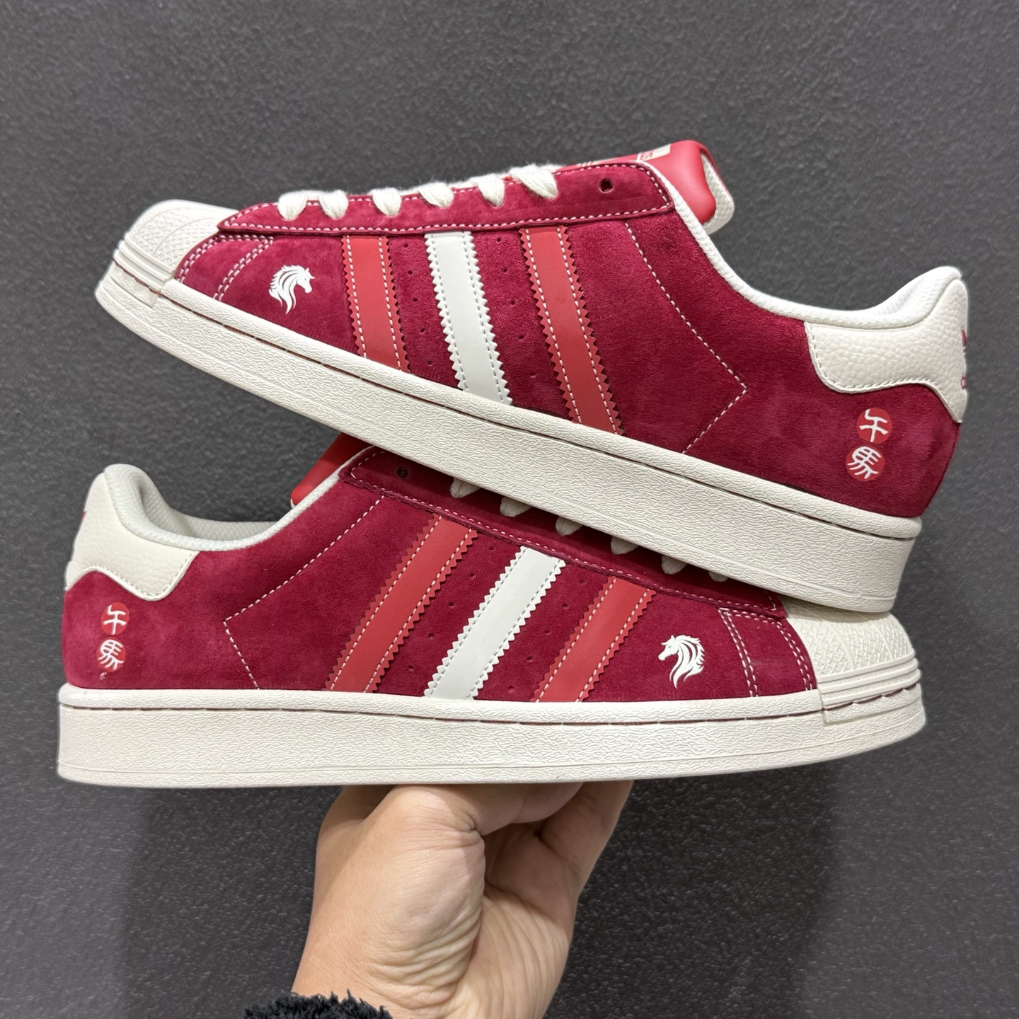 真标 带半码 阿迪达斯Adidas Originals SUPER贝壳头 马年 经典百搭休闲运动板鞋 JY8926-262-Top High Quatity Cheap Sneakers Fashion Clothing Clothes Bags handbags Shoes of all Brand wholesale With The best Quality And Beautiful Price from China Factory Chinese suppliers wholesaler seller 真标 带半码 阿迪达斯Adidas Originals SUPER贝壳头 马年 经典百搭休闲运动板鞋 JY8926-262