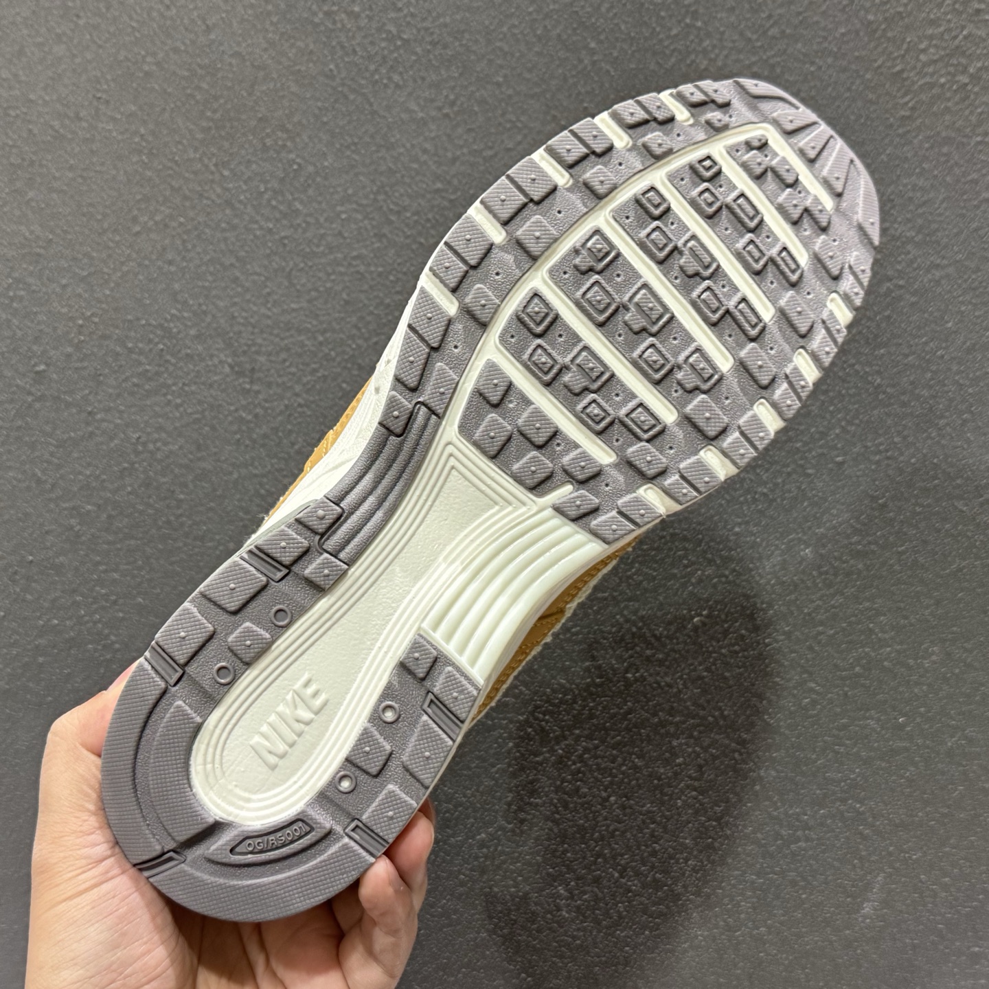 独家实拍马年限定款 NIKE P-6000 系列 复古休闲运动老爹鞋 IQ1120-311