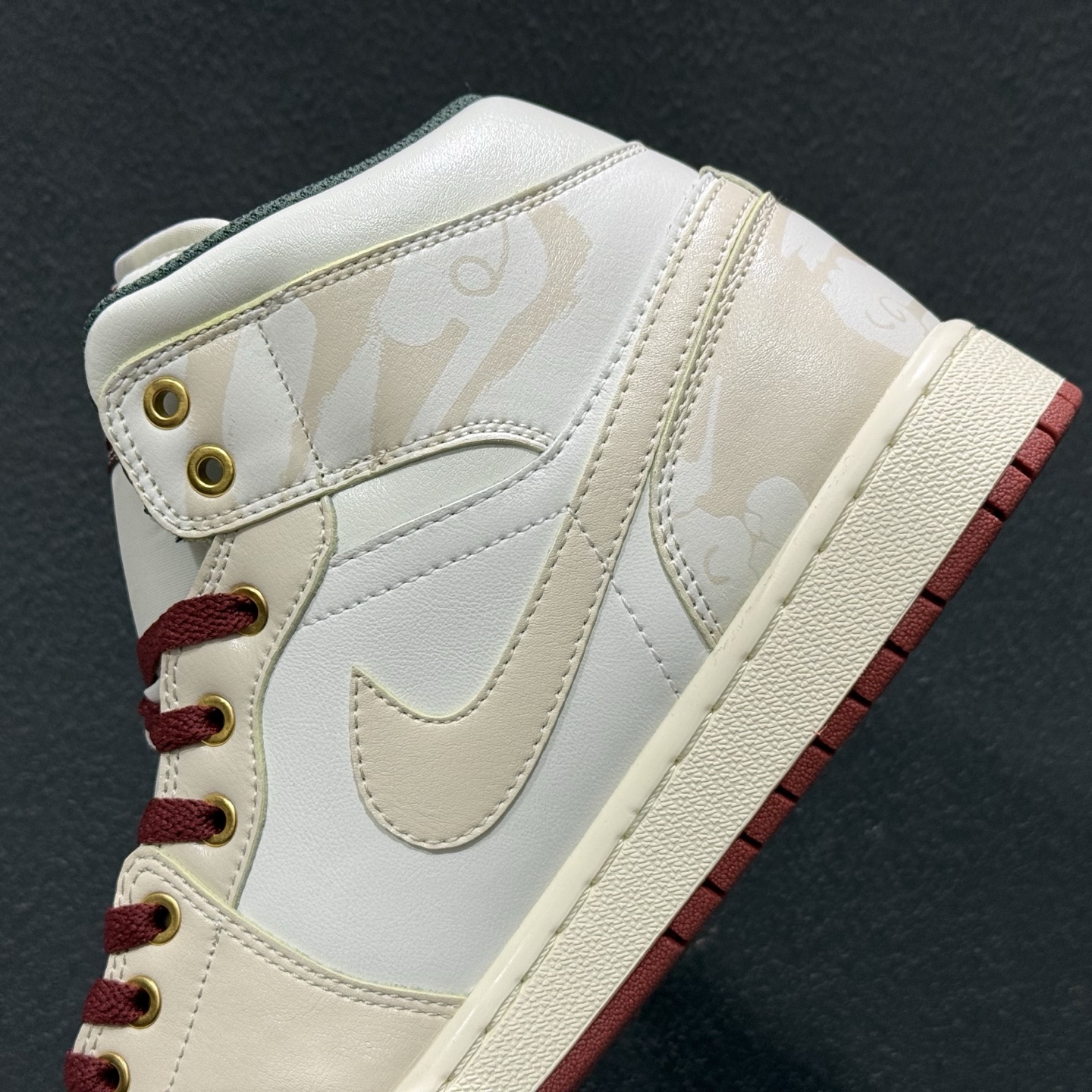 Nike Air Jordan 1 Mid AJ1 “黑白红”马年限定款 文化篮球鞋 DQ8426-105-Top High Quatity Cheap Sneakers Fashion Clothing Clothes Bags handbags Shoes of all Brand wholesale With The best Quality And Beautiful Price from China Factory Chinese suppliers wholesaler seller Nike Air Jordan 1 Mid AJ1 “黑白红”马年限定款 文化篮球鞋 DQ8426-105