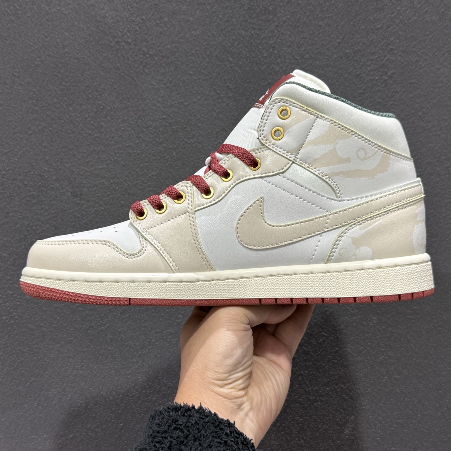 Nike Air Jordan 1 Mid AJ1 “黑白红”马年限定款 文化篮球鞋 DQ8426-105-Top High Quatity Cheap Sneakers Fashion Clothing Clothes Bags handbags Shoes of all Brand wholesale With The best Quality And Beautiful Price from China Factory Chinese suppliers wholesaler seller Nike Air Jordan 1 Mid AJ1 “黑白红”马年限定款 文化篮球鞋 DQ8426-105