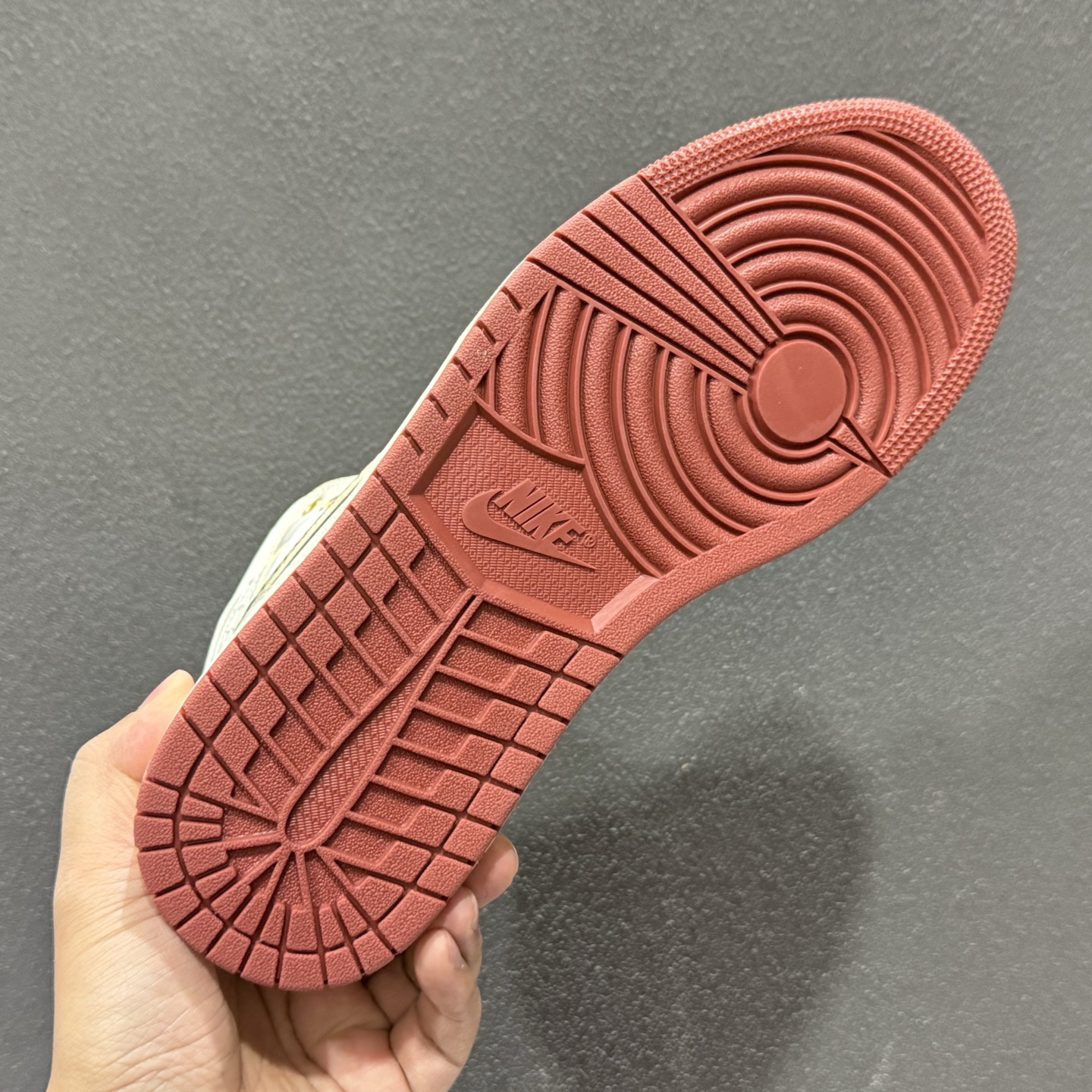 Nike Air Jordan 1 Mid AJ1 “黑白红”马年限定款 文化篮球鞋 DQ8426-105-Top High Quatity Cheap Sneakers Fashion Clothing Clothes Bags handbags Shoes of all Brand wholesale With The best Quality And Beautiful Price from China Factory Chinese suppliers wholesaler seller Nike Air Jordan 1 Mid AJ1 “黑白红”马年限定款 文化篮球鞋 DQ8426-105