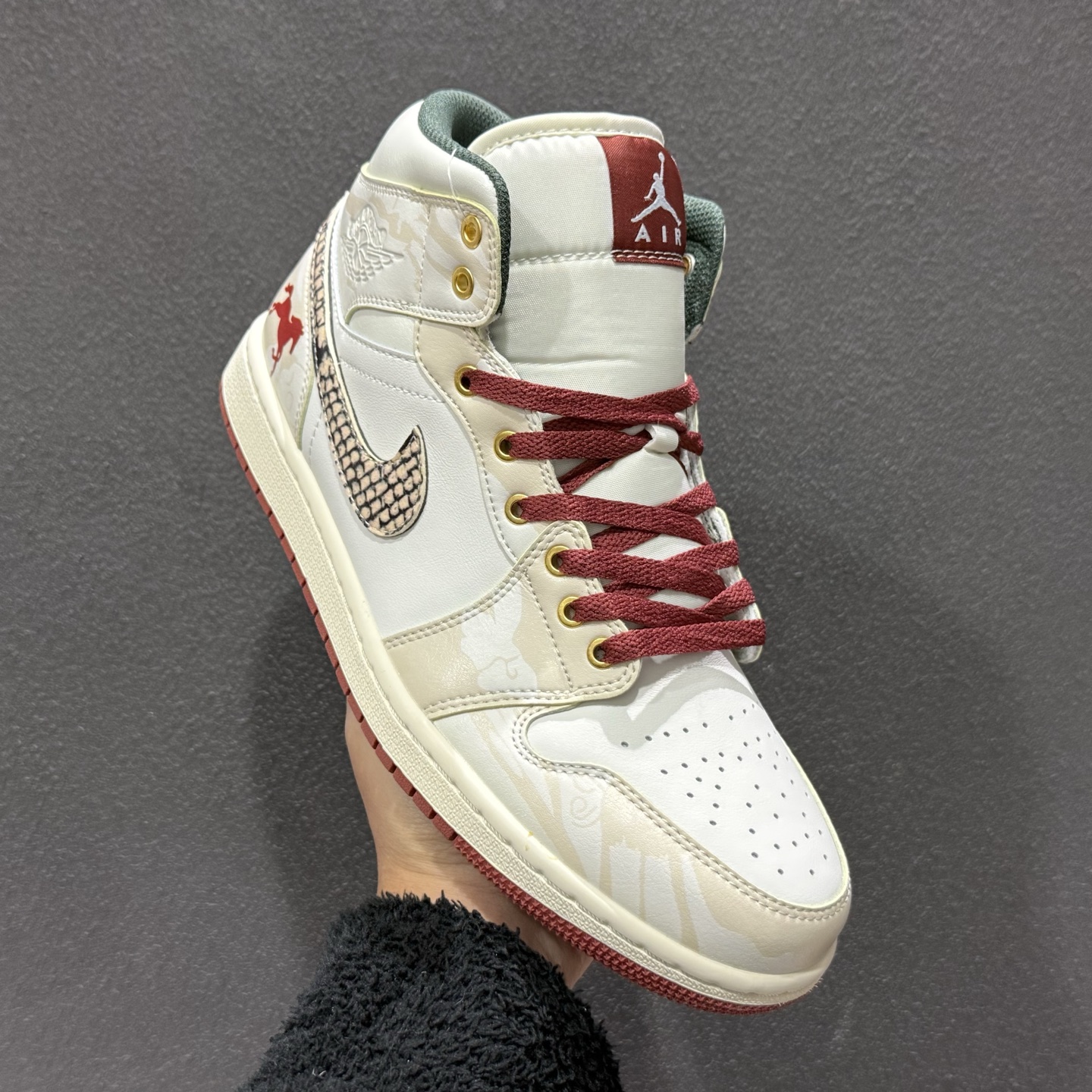 Nike Air Jordan 1 Mid AJ1 “黑白红”马年限定款 文化篮球鞋 DQ8426-105-Top High Quatity Cheap Sneakers Fashion Clothing Clothes Bags handbags Shoes of all Brand wholesale With The best Quality And Beautiful Price from China Factory Chinese suppliers wholesaler seller Nike Air Jordan 1 Mid AJ1 “黑白红”马年限定款 文化篮球鞋 DQ8426-105