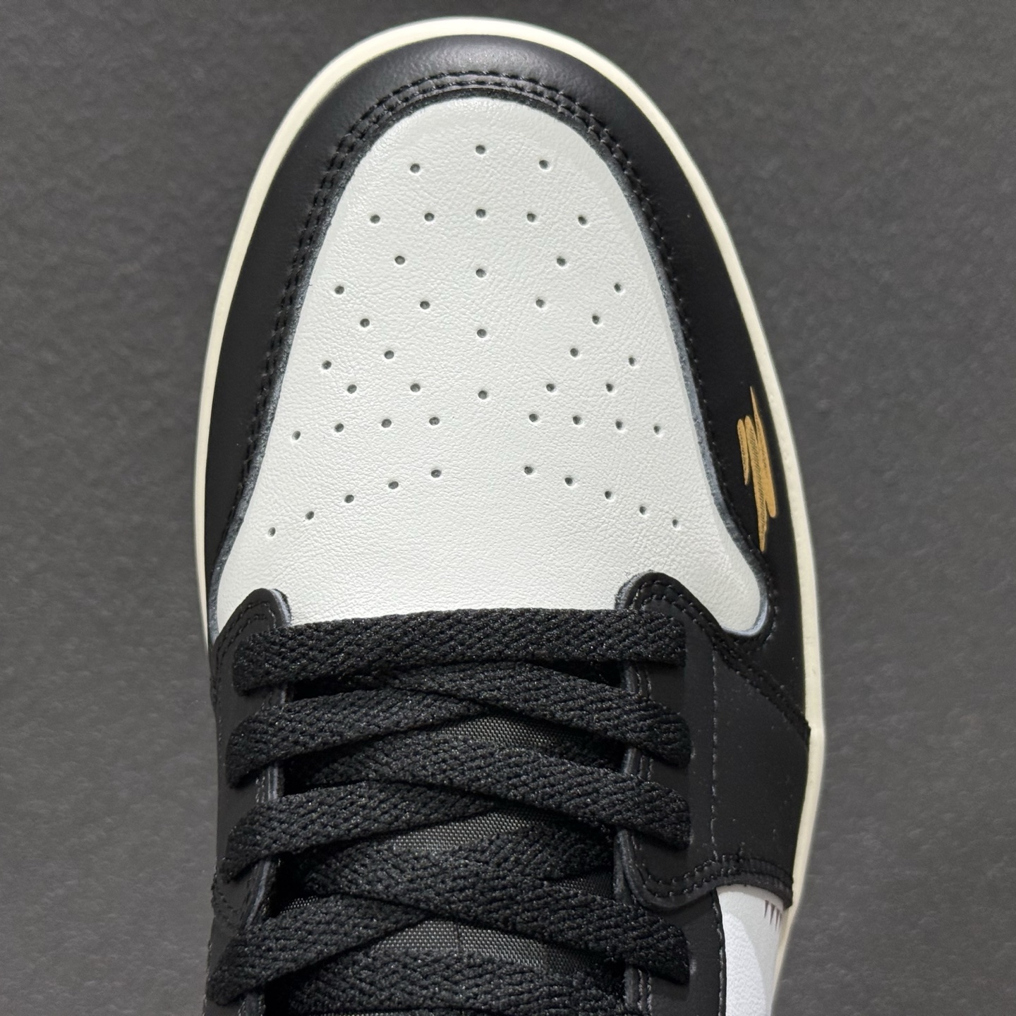 220 Jordan Air Jordan 1 low 舒适贴合 经典百搭 低帮 复古篮球鞋 男款 绿白 553558-040-Chinese UA Cheap High Quatity Brand Clothes Bags handbags Sneakers wholesale wholesaler seller from China Factory suppliers Fashion Clothing Shoes best Quality Beautiful Price 220 Jordan Air Jordan 1 low 舒适贴合 经典百搭 低帮 复古篮球鞋 男款 绿白 553558-040