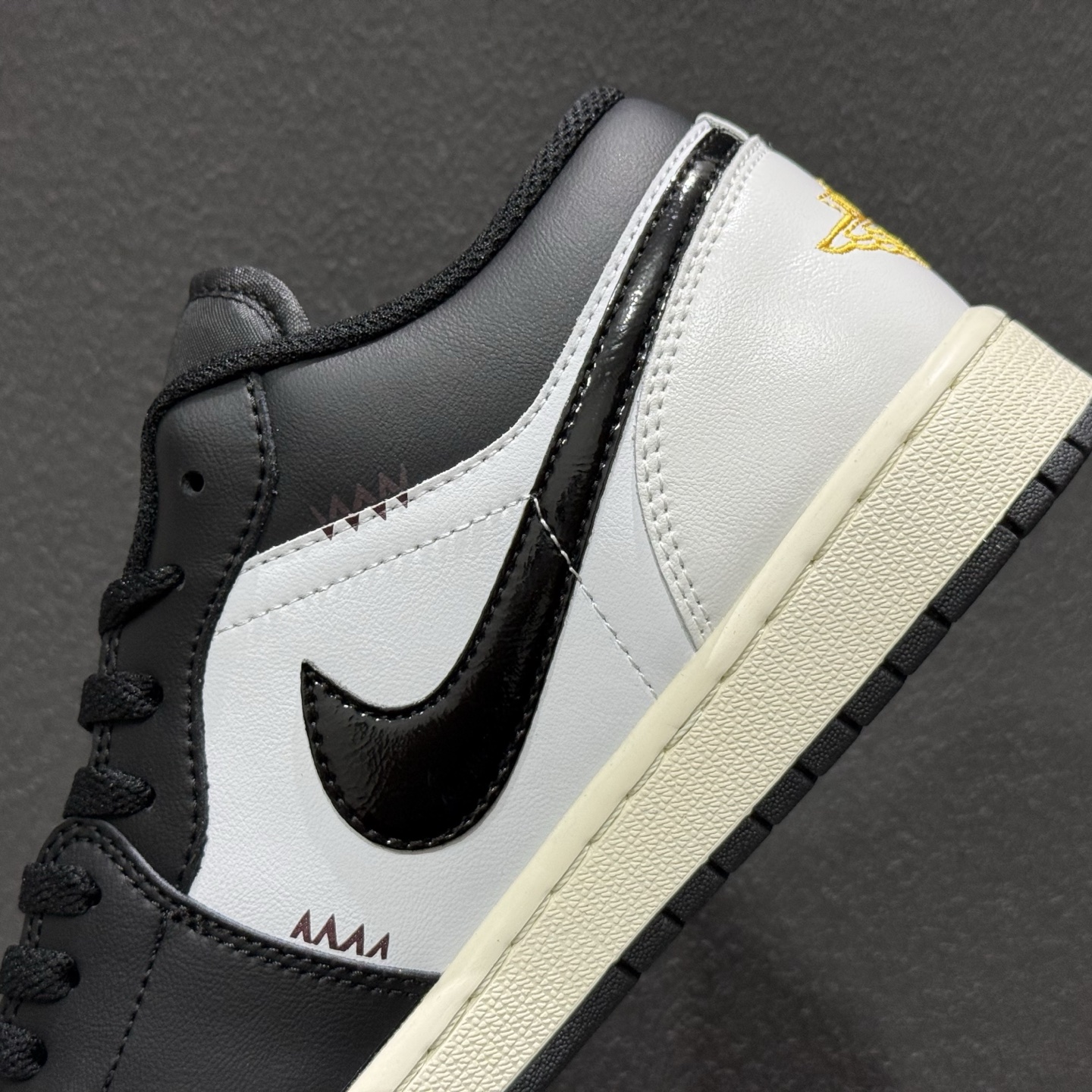 220 Jordan Air Jordan 1 low 舒适贴合 经典百搭 低帮 复古篮球鞋 男款 绿白 553558-040-Chinese UA Cheap High Quatity Brand Clothes Bags handbags Sneakers wholesale wholesaler seller from China Factory suppliers Fashion Clothing Shoes best Quality Beautiful Price 220 Jordan Air Jordan 1 low 舒适贴合 经典百搭 低帮 复古篮球鞋 男款 绿白 553558-040