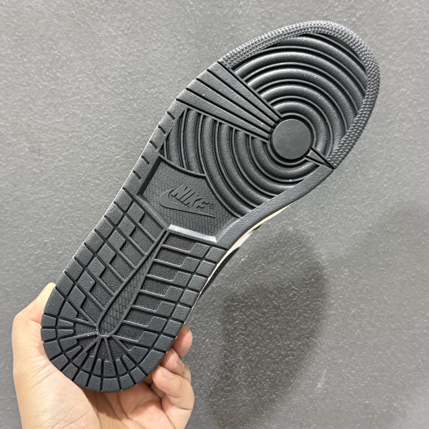 220 Jordan Air Jordan 1 low 舒适贴合 经典百搭 低帮 复古篮球鞋 男款 绿白 553558-040-Chinese UA Cheap High Quatity Brand Clothes Bags handbags Sneakers wholesale wholesaler seller from China Factory suppliers Fashion Clothing Shoes best Quality Beautiful Price 220 Jordan Air Jordan 1 low 舒适贴合 经典百搭 低帮 复古篮球鞋 男款 绿白 553558-040