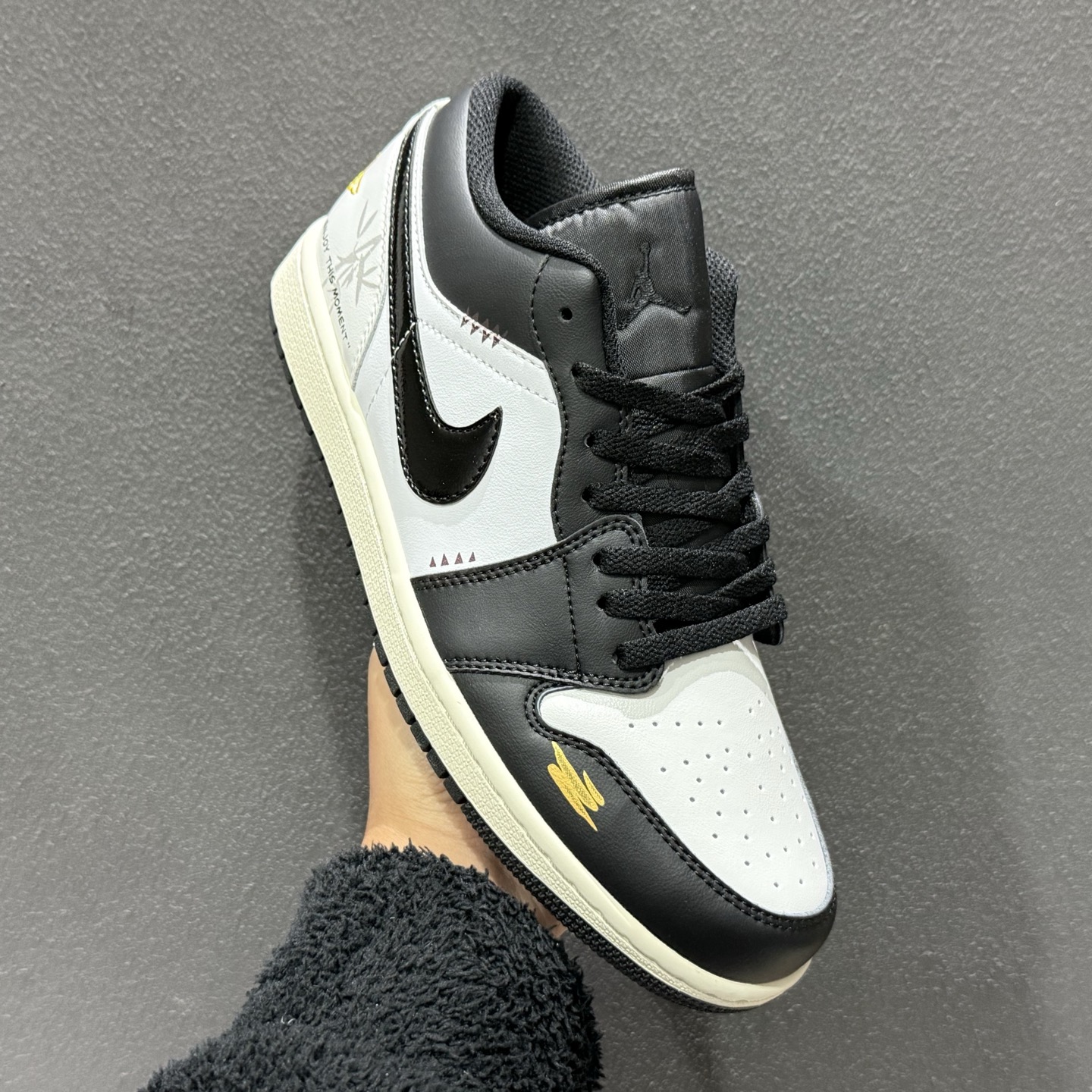 220 Jordan Air Jordan 1 low 舒适贴合 经典百搭 低帮 复古篮球鞋 男款 绿白 553558-040-Chinese UA Cheap High Quatity Brand Clothes Bags handbags Sneakers wholesale wholesaler seller from China Factory suppliers Fashion Clothing Shoes best Quality Beautiful Price 220 Jordan Air Jordan 1 low 舒适贴合 经典百搭 低帮 复古篮球鞋 男款 绿白 553558-040