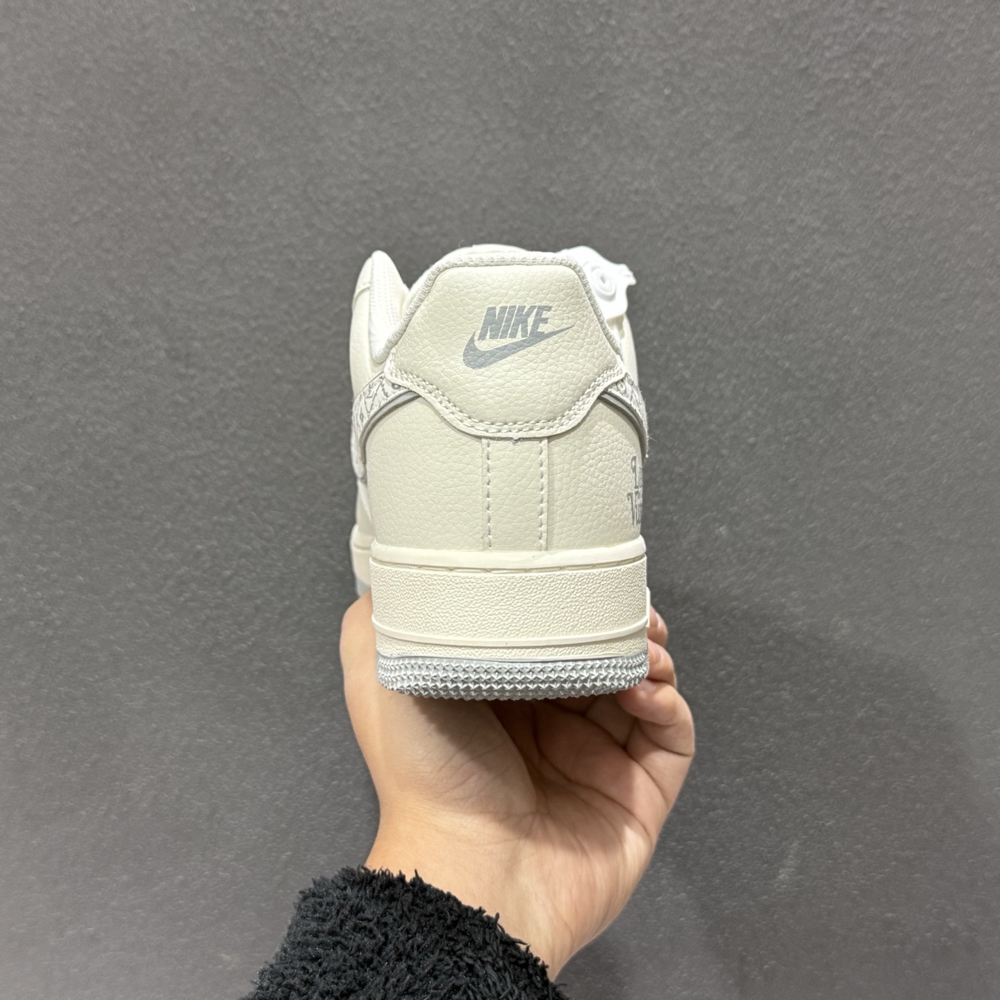 260 Nike Air Force1 07 low 联名款 LV2288-001