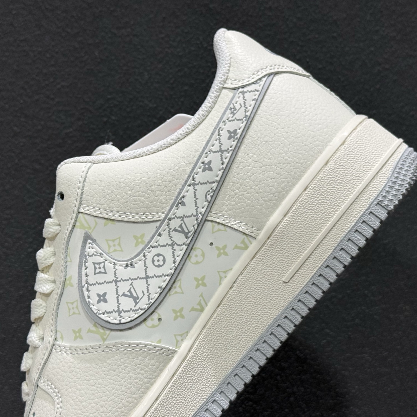 260 Nike Air Force1 07 low 联名款 LV2288-001