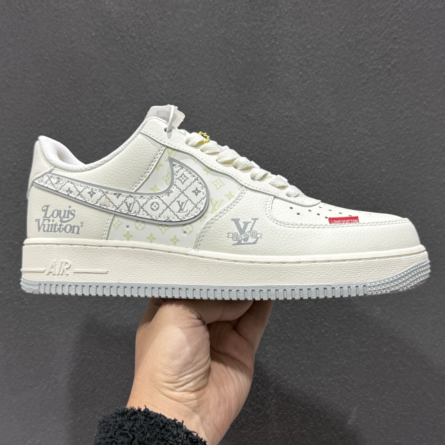 260 Nike Air Force1 07 low 联名款 LV2288-001