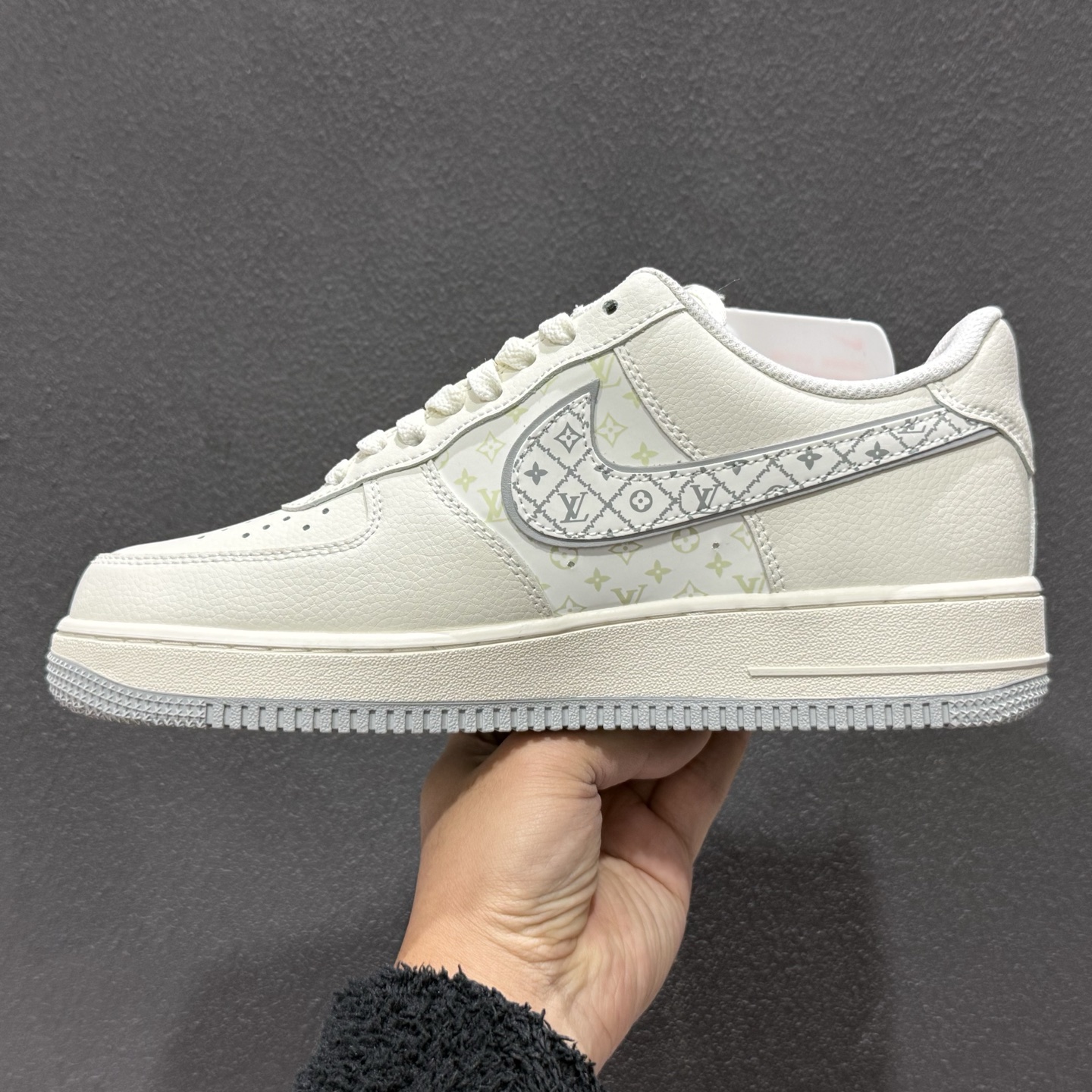260 Nike Air Force1 07 low 联名款 LV2288-001