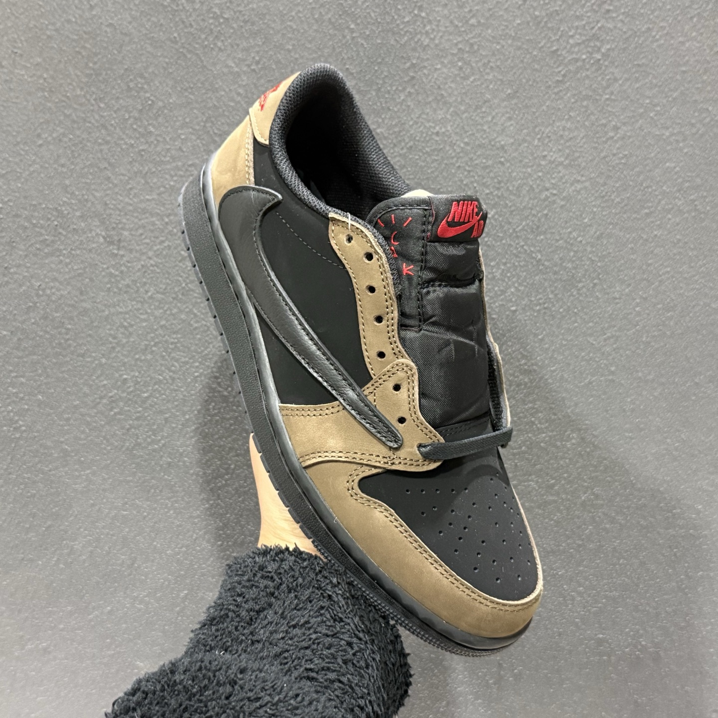 Travis Scott x Air Jordan 1 AJ1乔1低帮倒钩 IB7109-005-Top High Quatity Cheap Sneakers Fashion Clothing Clothes Bags handbags Shoes of all Brand wholesale With The best Quality And Beautiful Price from China Factory Chinese suppliers wholesaler seller Travis Scott x Air Jordan 1 AJ1乔1低帮倒钩 IB7109-005