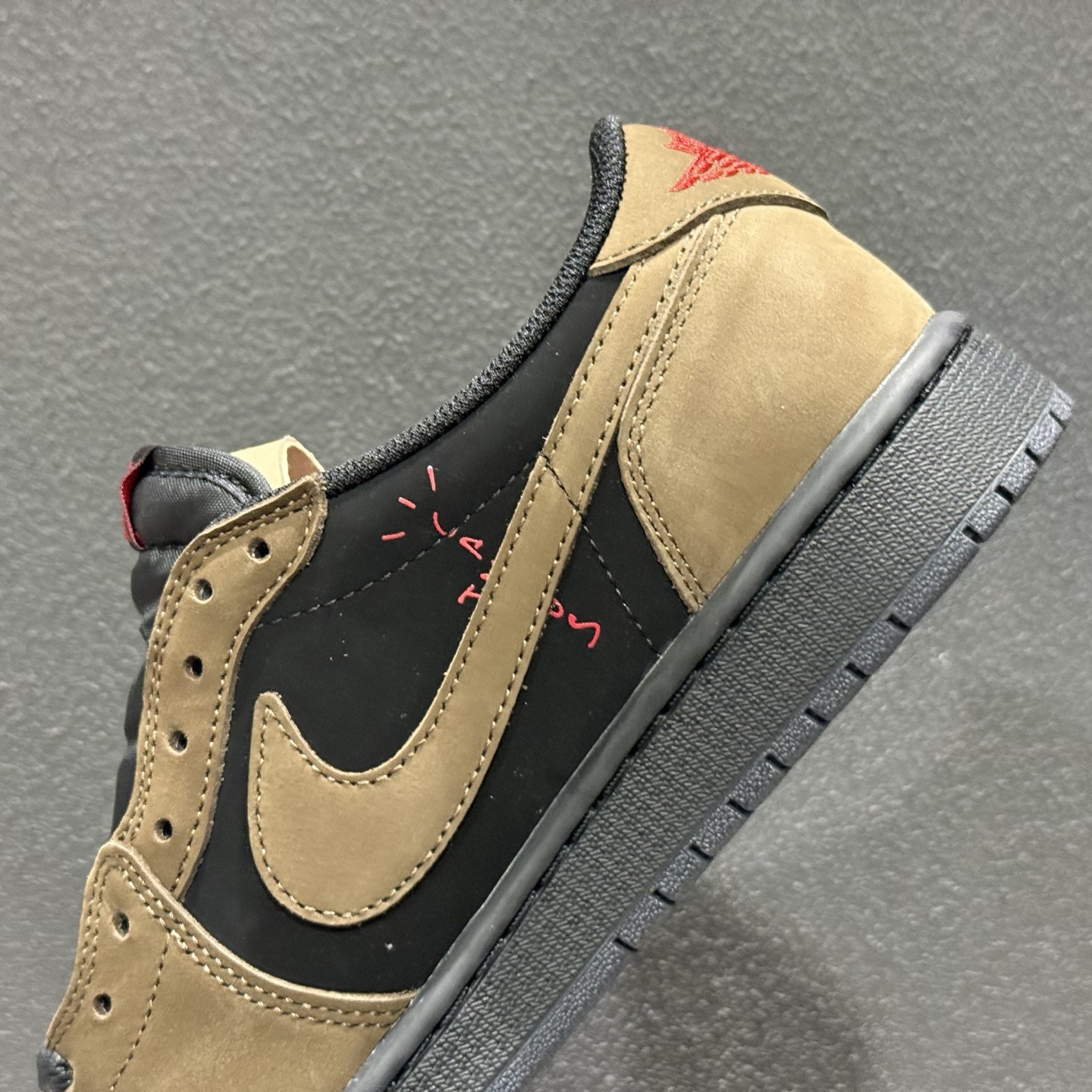 Travis Scott x Air Jordan 1 AJ1乔1低帮倒钩 IB7109-005-Top High Quatity Cheap Sneakers Fashion Clothing Clothes Bags handbags Shoes of all Brand wholesale With The best Quality And Beautiful Price from China Factory Chinese suppliers wholesaler seller Travis Scott x Air Jordan 1 AJ1乔1低帮倒钩 IB7109-005