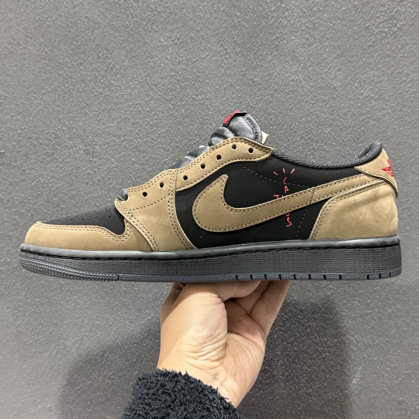 Travis Scott x Air Jordan 1 AJ1乔1低帮倒钩 IB7109-005-Top High Quatity Cheap Sneakers Fashion Clothing Clothes Bags handbags Shoes of all Brand wholesale With The best Quality And Beautiful Price from China Factory Chinese suppliers wholesaler seller Travis Scott x Air Jordan 1 AJ1乔1低帮倒钩 IB7109-005