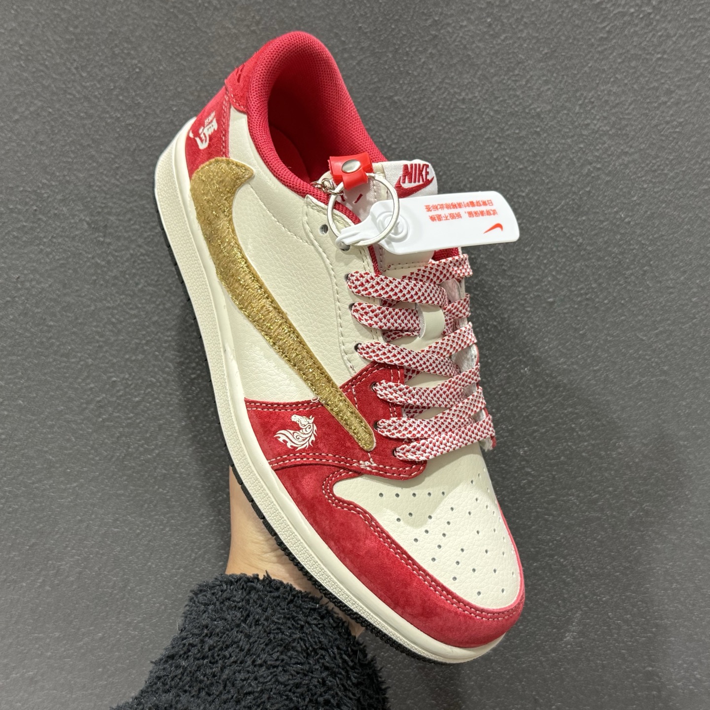 260 Air Jordan 1 Low AJ1 乔1 马年限定 高端定制 倒钩低帮复古篮球鞋 SD6868-122-Chinese UA Cheap High Quatity Brand Clothes Bags handbags Sneakers wholesale wholesaler seller from China Factory suppliers Fashion Clothing Shoes best Quality Beautiful Price 260 Air Jordan 1 Low AJ1 乔1 马年限定 高端定制 倒钩低帮复古篮球鞋 SD6868-122