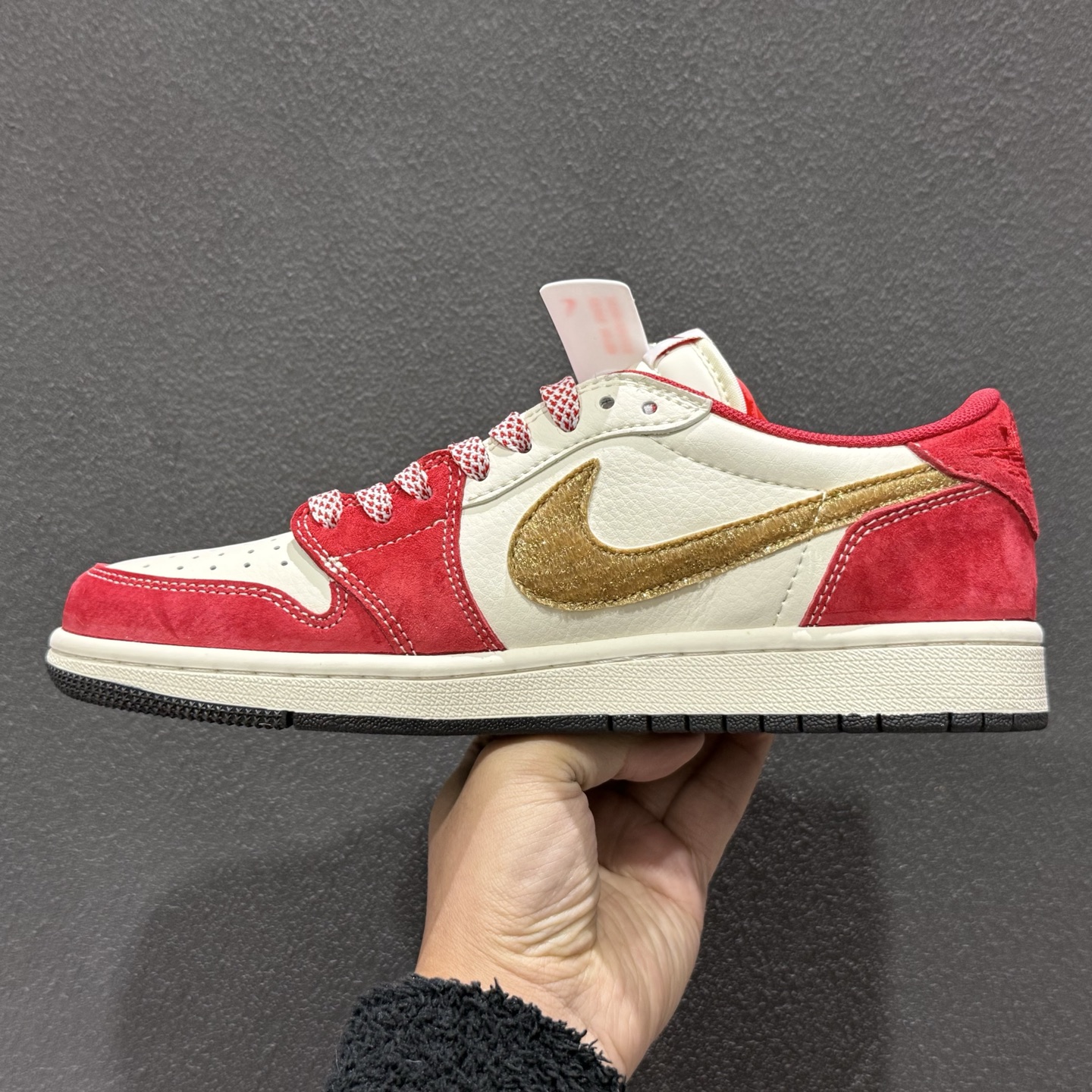 260 Air Jordan 1 Low AJ1 乔1 马年限定 高端定制 倒钩低帮复古篮球鞋 SD6868-122-Chinese UA Cheap High Quatity Brand Clothes Bags handbags Sneakers wholesale wholesaler seller from China Factory suppliers Fashion Clothing Shoes best Quality Beautiful Price 260 Air Jordan 1 Low AJ1 乔1 马年限定 高端定制 倒钩低帮复古篮球鞋 SD6868-122