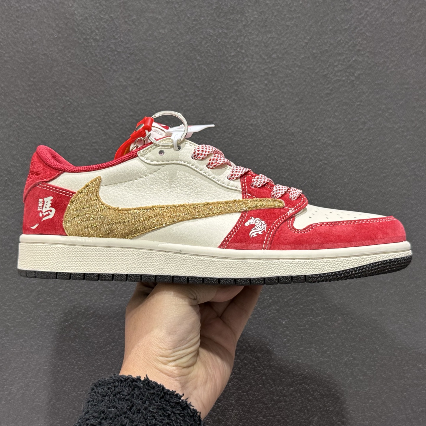 260 Air Jordan 1 Low AJ1 乔1 马年限定 高端定制 倒钩低帮复古篮球鞋 SD6868-122-Chinese UA Cheap High Quatity Brand Clothes Bags handbags Sneakers wholesale wholesaler seller from China Factory suppliers Fashion Clothing Shoes best Quality Beautiful Price 260 Air Jordan 1 Low AJ1 乔1 马年限定 高端定制 倒钩低帮复古篮球鞋 SD6868-122