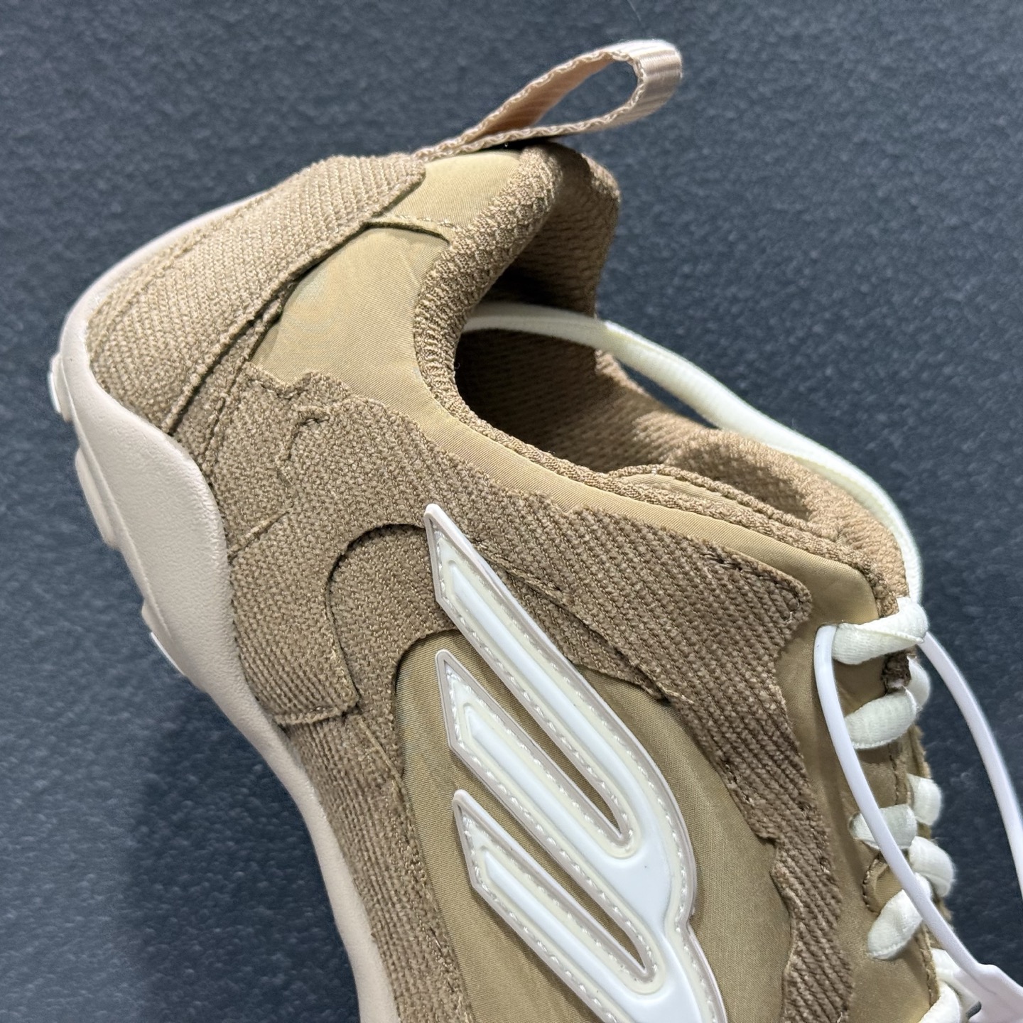 巴黎世家20代 Monday Ultra 深咖啡色 灯芯绒织物面 配置依旧拉满 Balenciaga 圆头系带低帮生活休闲鞋-Top High Quatity Cheap Sneakers Fashion Clothing Clothes Bags handbags Shoes of all Brand wholesale With The best Quality And Beautiful Price from China Factory Chinese suppliers wholesaler seller 巴黎世家20代 Monday Ultra 深咖啡色 灯芯绒织物面 配置依旧拉满 Balenciaga 圆头系带低帮生活休闲鞋