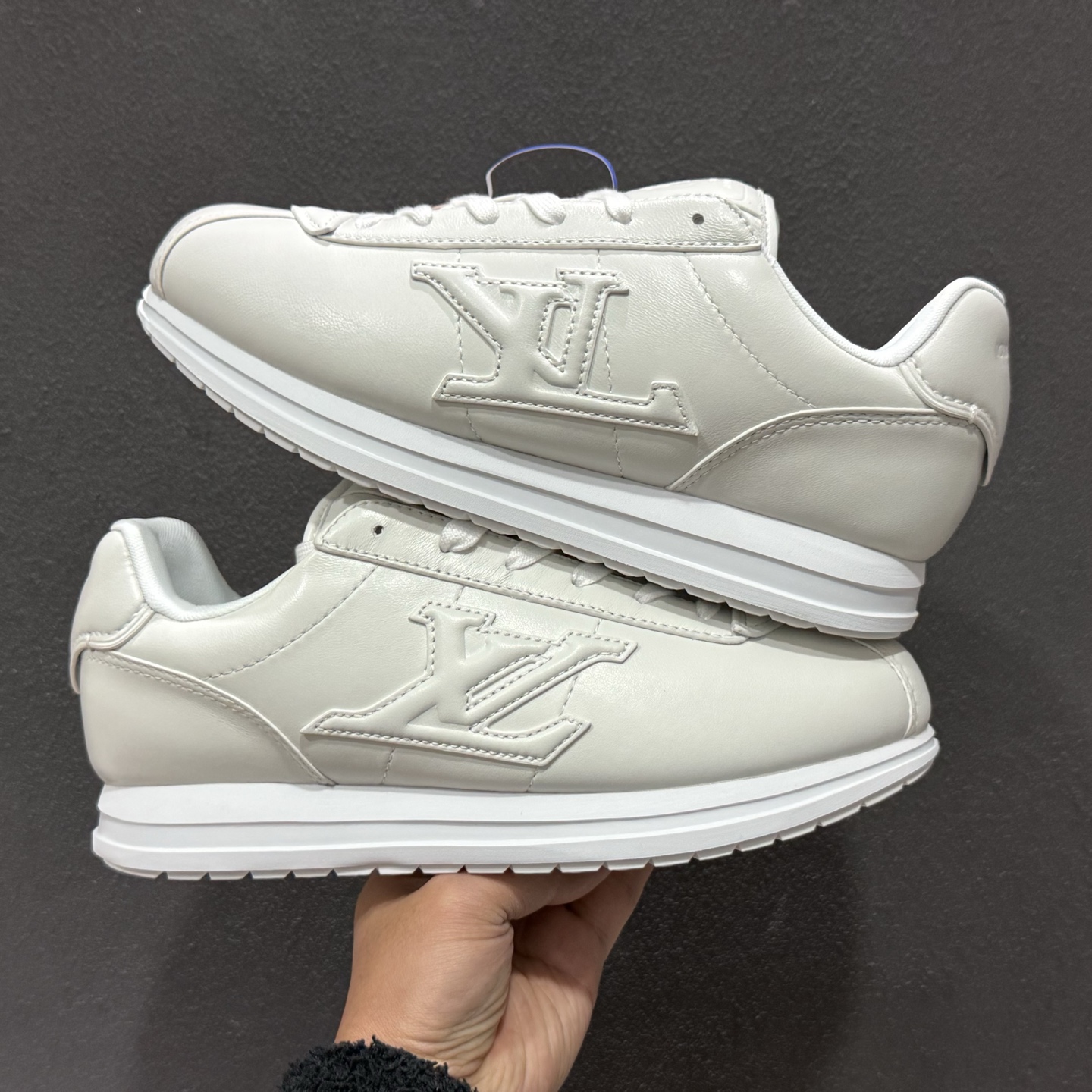 450 LOUIS VUITTONxNigo联名款FW25 Butersoft 此款拥有舒适的鞋面-Chinese UA Cheap High Quatity Brand Clothes Bags handbags Sneakers wholesale wholesaler seller from China Factory suppliers Fashion Clothing Shoes best Quality Beautiful Price 450 LOUIS VUITTONxNigo联名款FW25 Butersoft 此款拥有舒适的鞋面