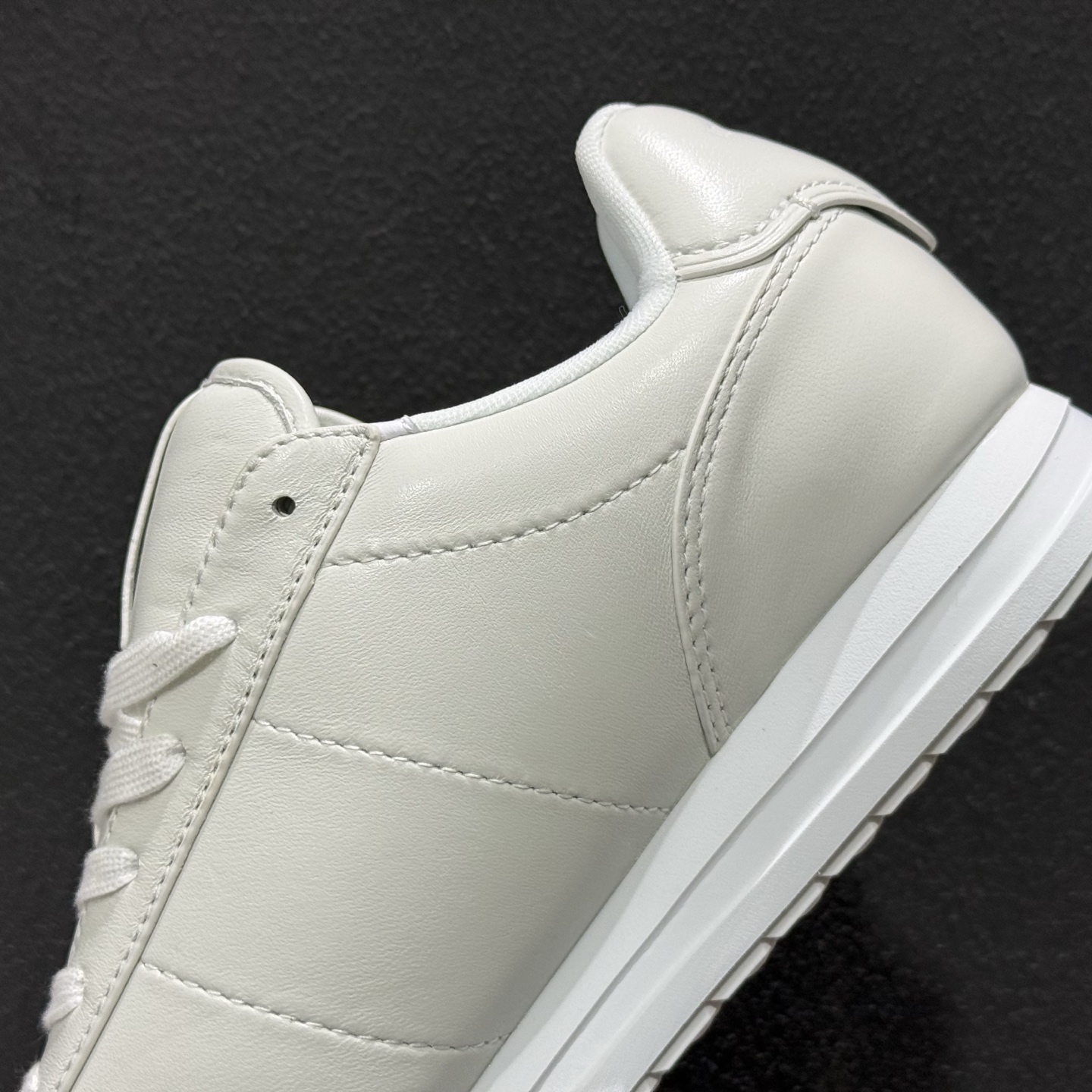 450 LOUIS VUITTONxNigo联名款FW25 Butersoft 此款拥有舒适的鞋面-Chinese UA Cheap High Quatity Brand Clothes Bags handbags Sneakers wholesale wholesaler seller from China Factory suppliers Fashion Clothing Shoes best Quality Beautiful Price 450 LOUIS VUITTONxNigo联名款FW25 Butersoft 此款拥有舒适的鞋面