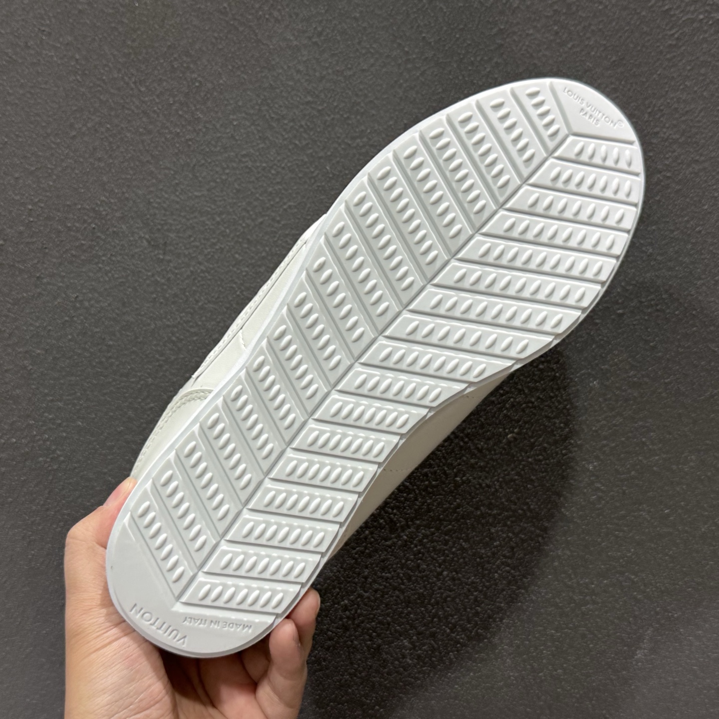 450 LOUIS VUITTONxNigo联名款FW25 Butersoft 此款拥有舒适的鞋面-Chinese UA Cheap High Quatity Brand Clothes Bags handbags Sneakers wholesale wholesaler seller from China Factory suppliers Fashion Clothing Shoes best Quality Beautiful Price 450 LOUIS VUITTONxNigo联名款FW25 Butersoft 此款拥有舒适的鞋面