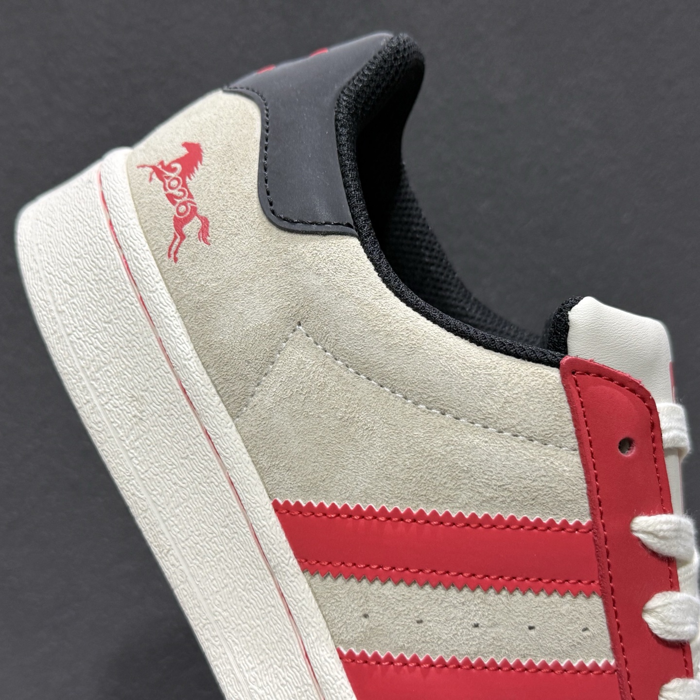 240 adidas Super2026 丙午马年限定款 采用浅灰麂皮 红色皮革 SD6831-331-Chinese UA Cheap High Quatity Brand Clothes Bags handbags Sneakers wholesale wholesaler seller from China Factory suppliers Fashion Clothing Shoes best Quality Beautiful Price 240 adidas Super2026 丙午马年限定款 采用浅灰麂皮 红色皮革 SD6831-331