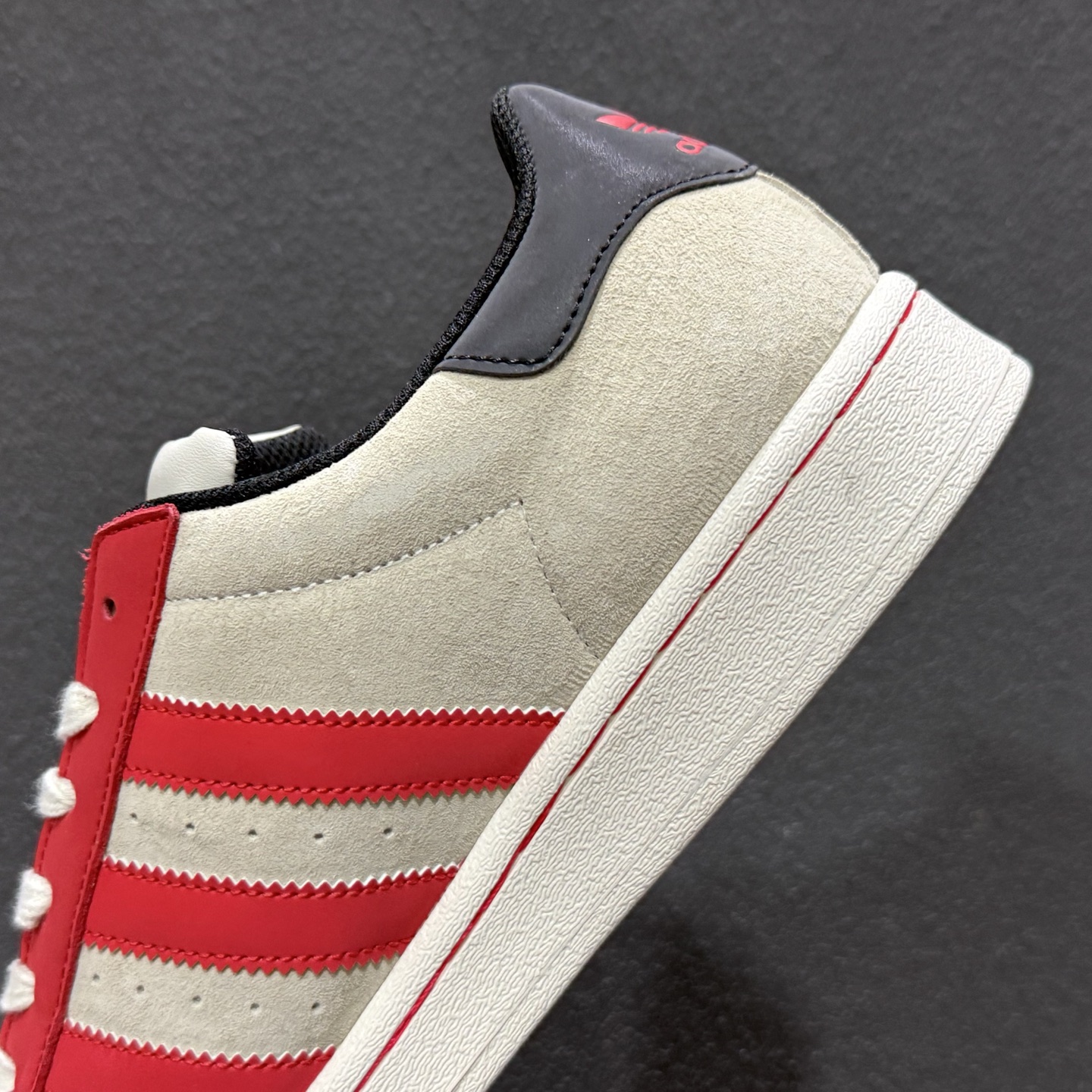 240 adidas Super2026 丙午马年限定款 采用浅灰麂皮 红色皮革 SD6831-331-Chinese UA Cheap High Quatity Brand Clothes Bags handbags Sneakers wholesale wholesaler seller from China Factory suppliers Fashion Clothing Shoes best Quality Beautiful Price 240 adidas Super2026 丙午马年限定款 采用浅灰麂皮 红色皮革 SD6831-331